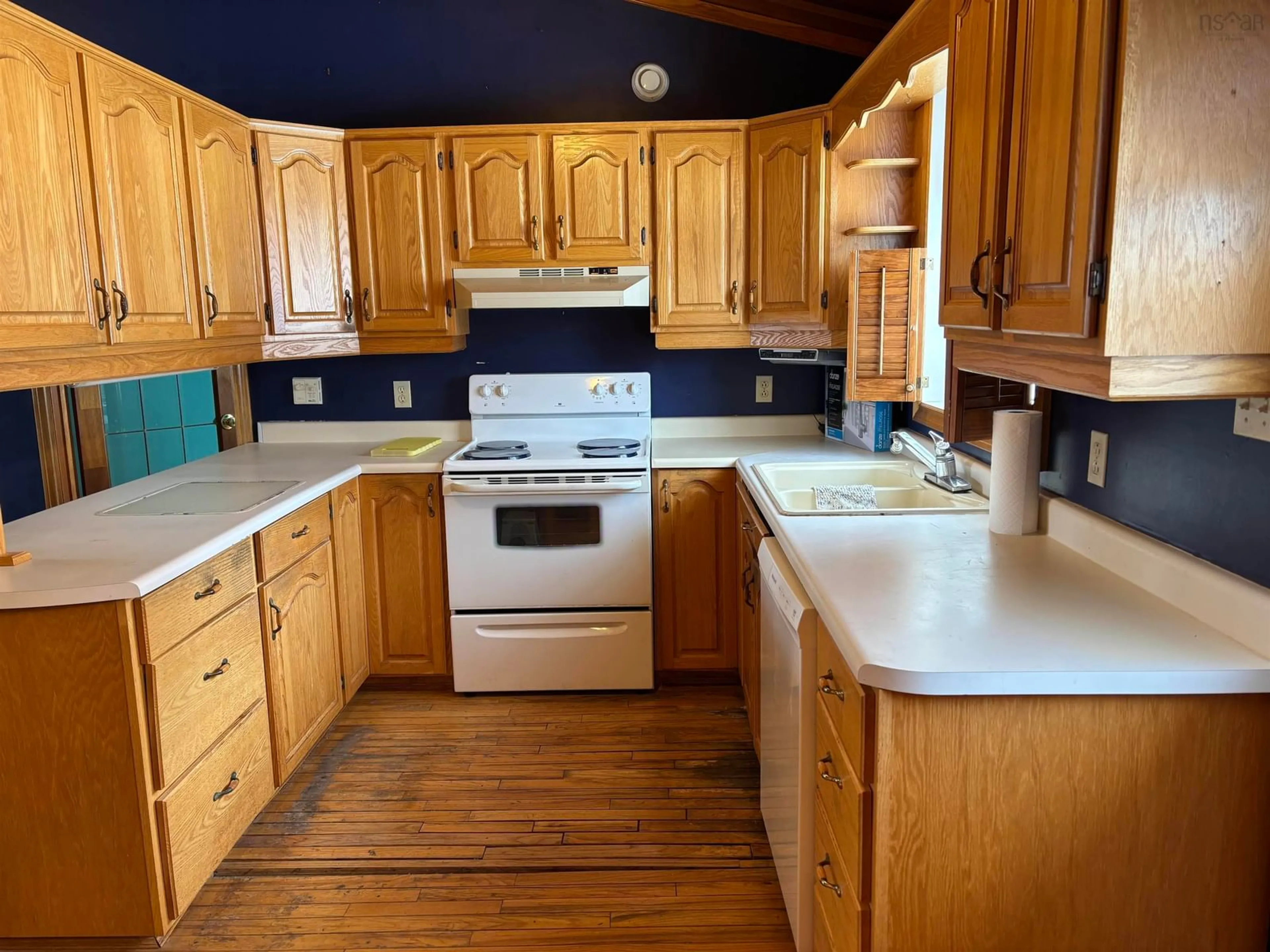 Standard kitchen, wood/laminate floor for 41 Beech Street, Sydney Mines Nova Scotia B1V 1J2
