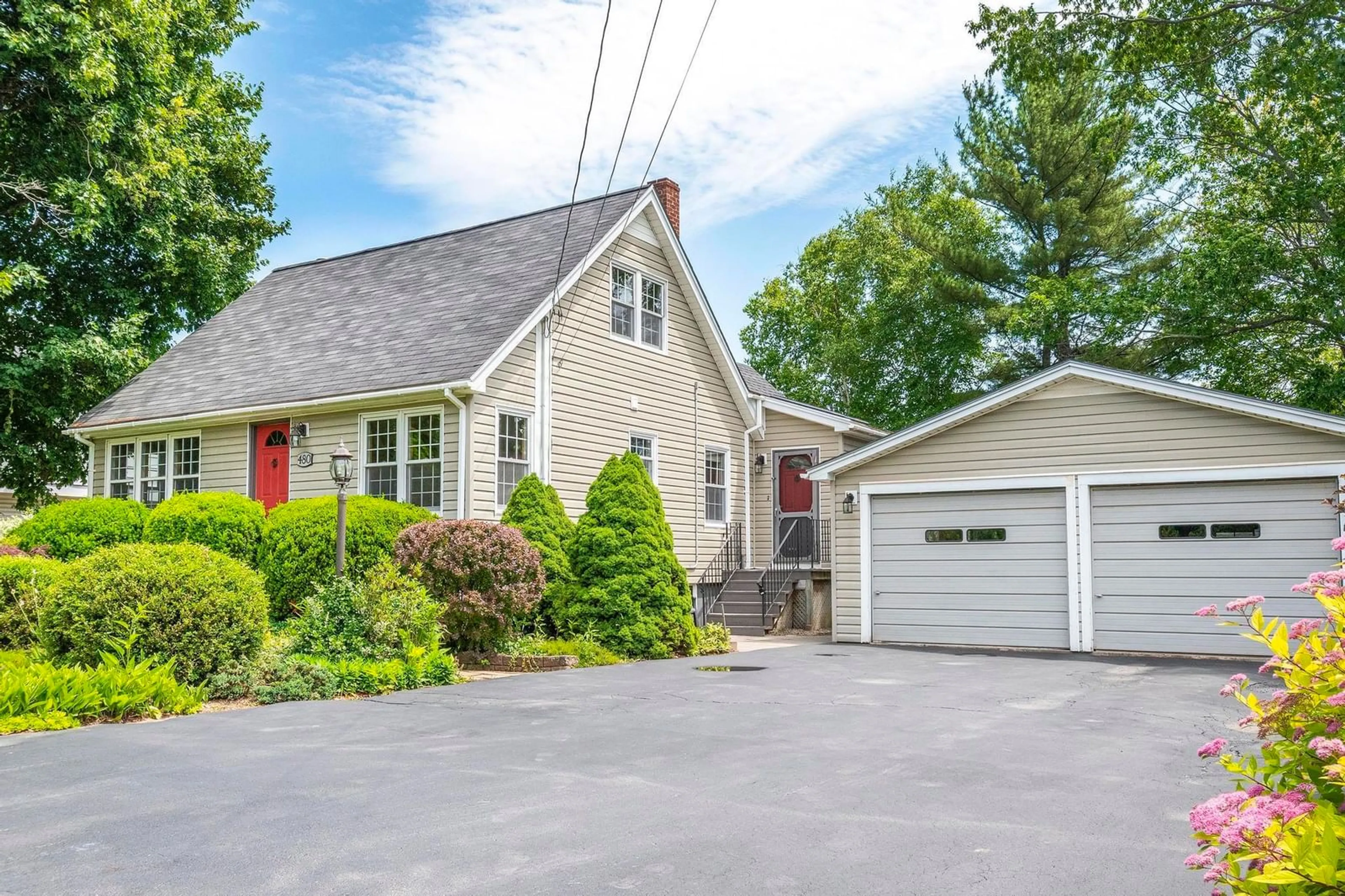 Home with vinyl exterior material, street for 480 Main Street, Middleton Nova Scotia B0S 1P0