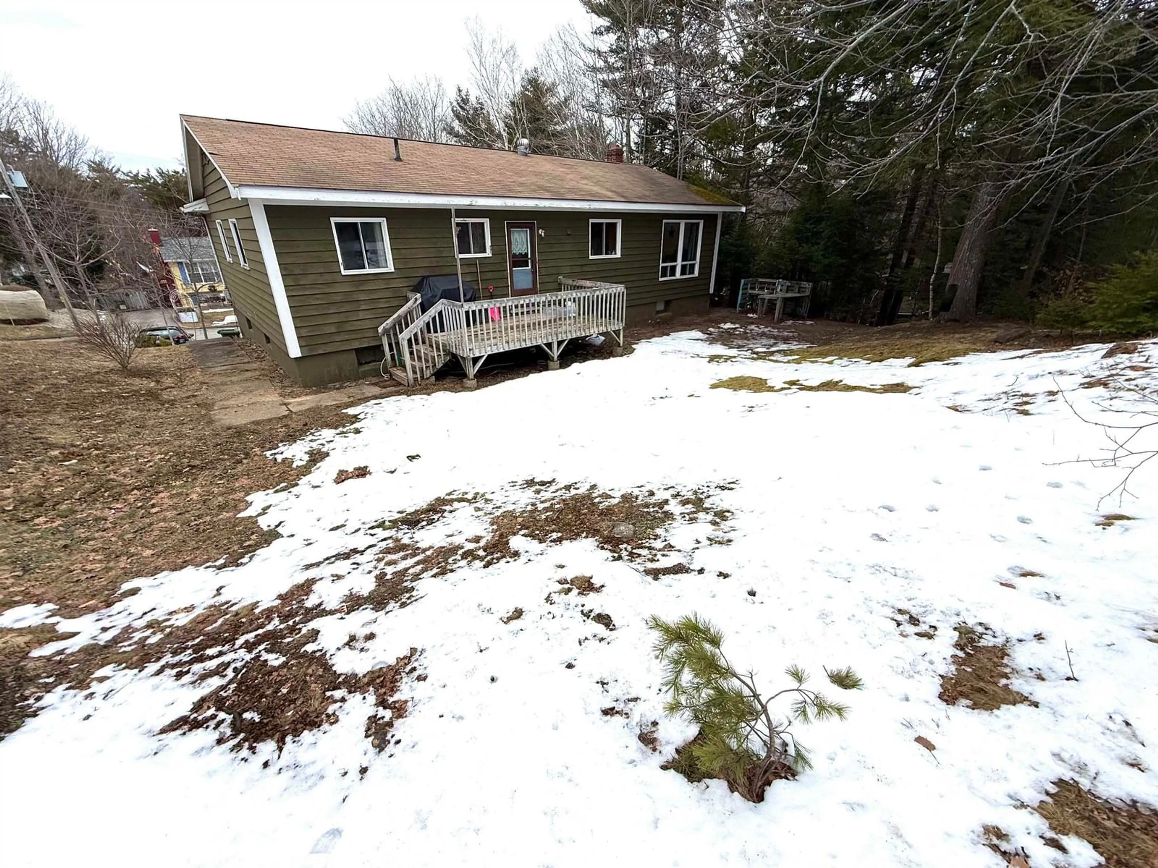 A pic from outside/outdoor area/front of a property/back of a property/a pic from drone, unknown for 102 Elizabeth Ave, Bridgewater Nova Scotia B4V 1A9