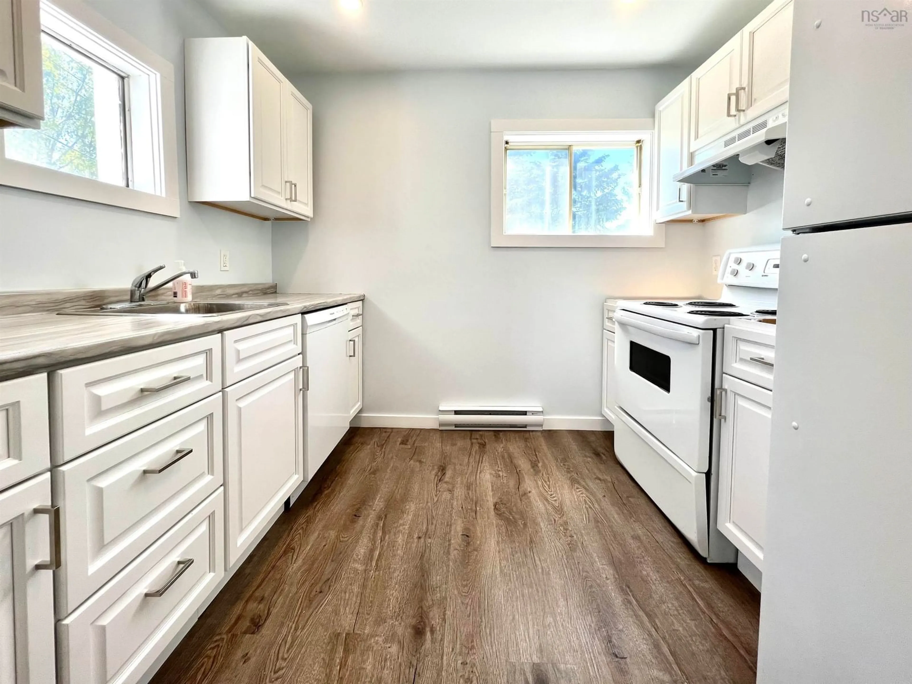 Standard kitchen, wood/laminate floor for 49 High St, Trenton Nova Scotia B0K 1X0