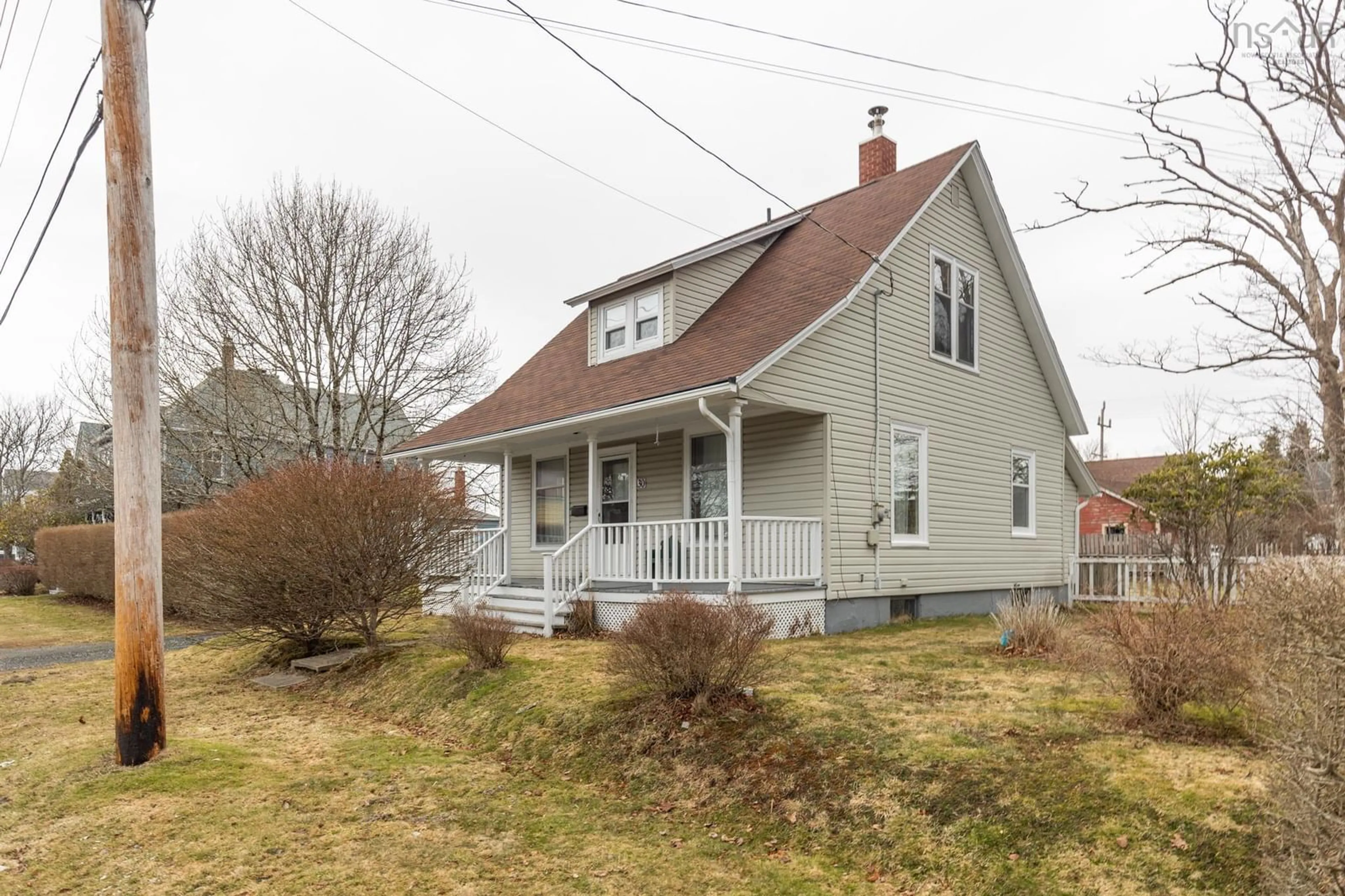 A pic from outside/outdoor area/front of a property/back of a property/a pic from drone, street for 30 Porter St, Yarmouth Nova Scotia B5A 2Y6