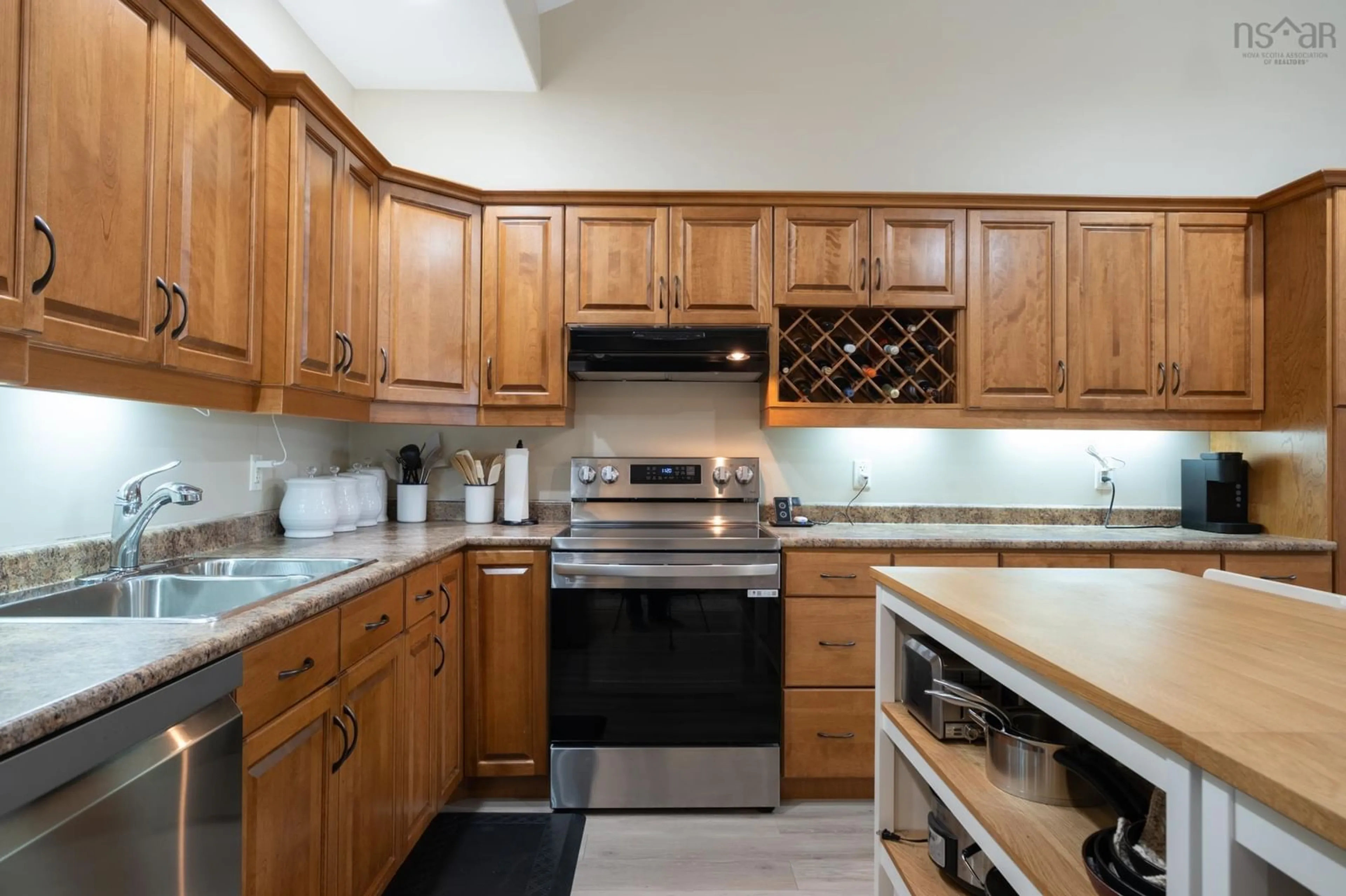 Standard kitchen, ceramic/tile floor for 7 Bona Cres, Enfield Nova Scotia B2T 0B1