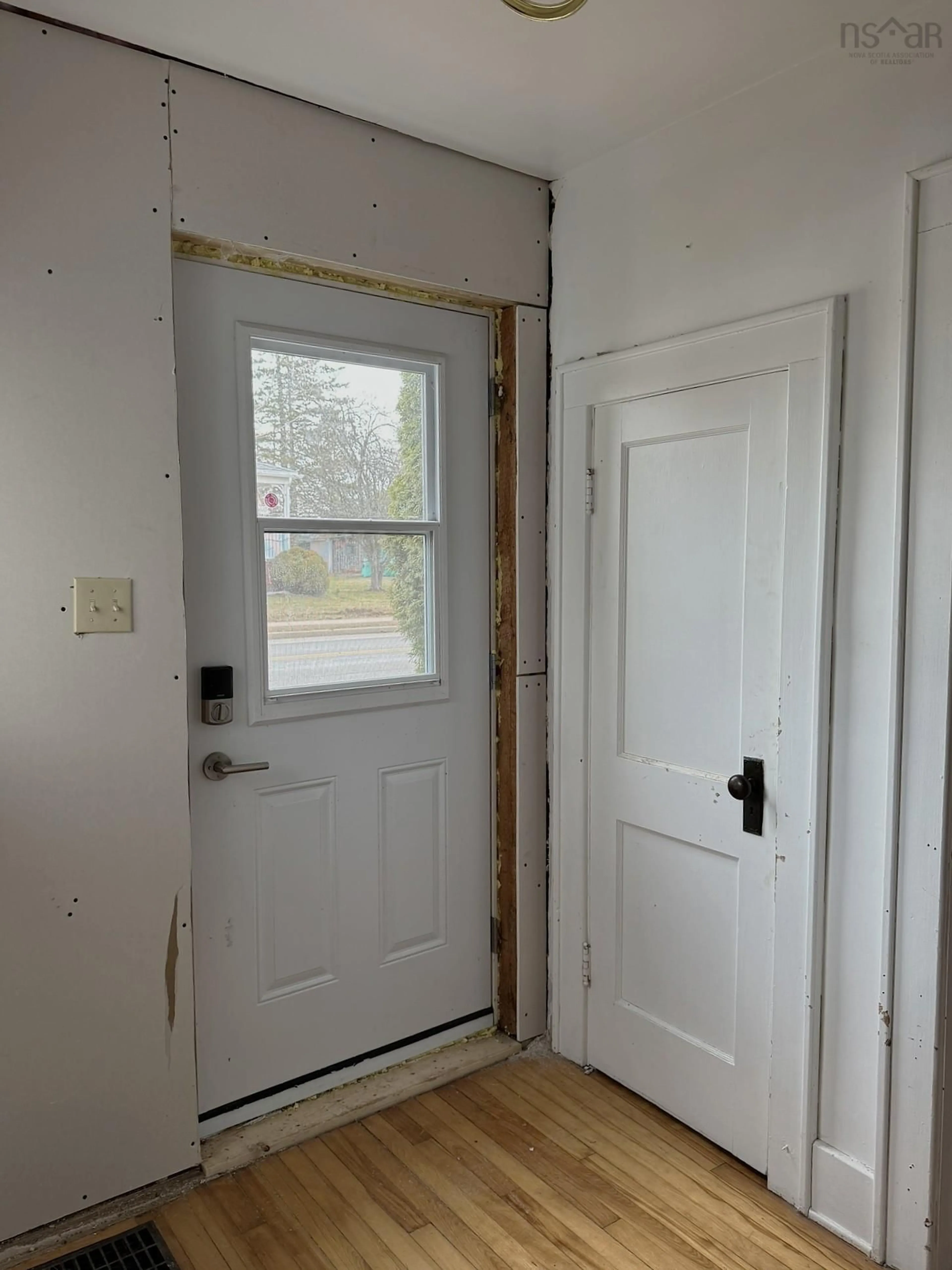 Indoor entryway for 61 Lawrencetown Lane, Lawrencetown Nova Scotia B0S 1M0