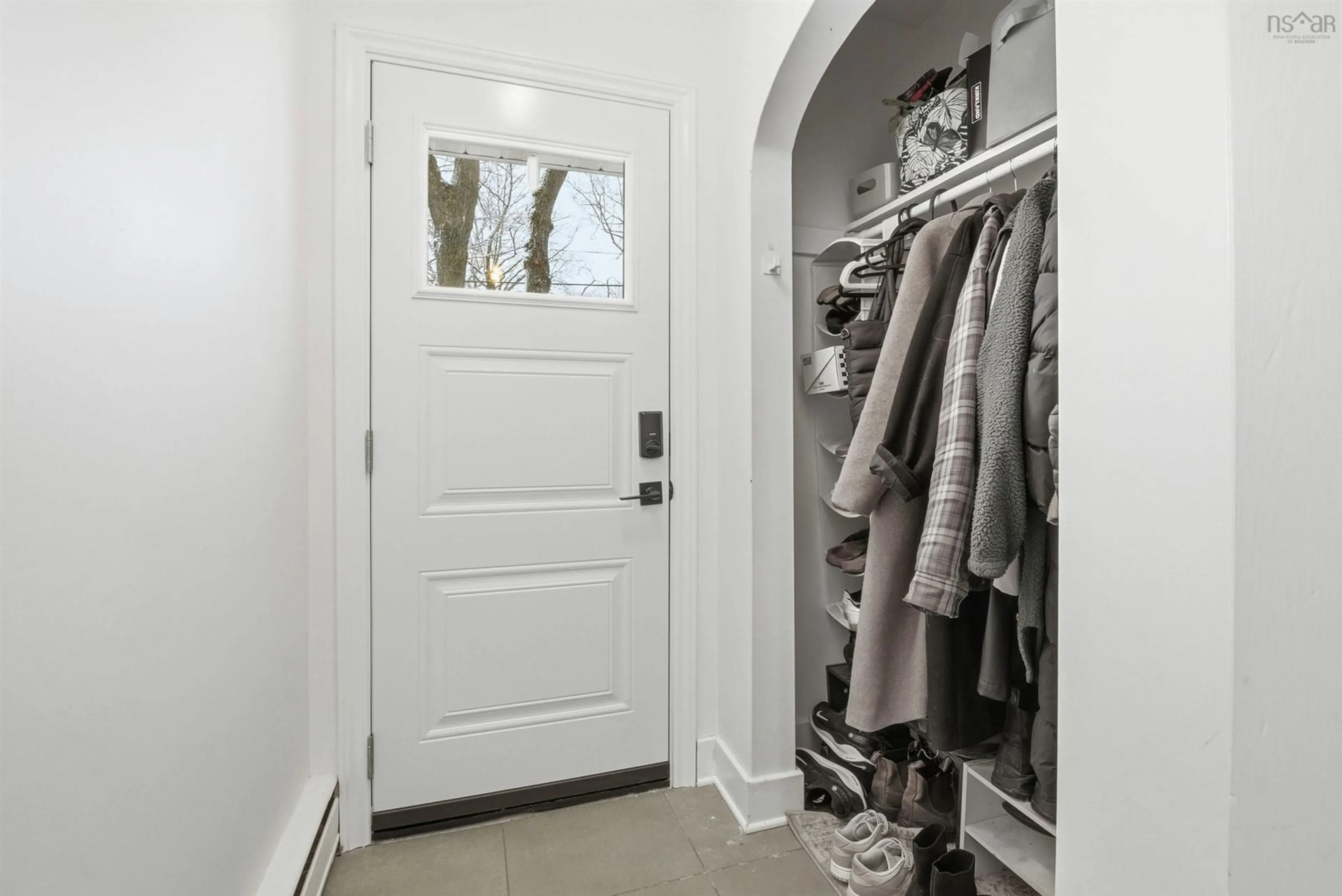 Indoor entryway for 2759 Dublin St, Halifax Nova Scotia B3L 3K1