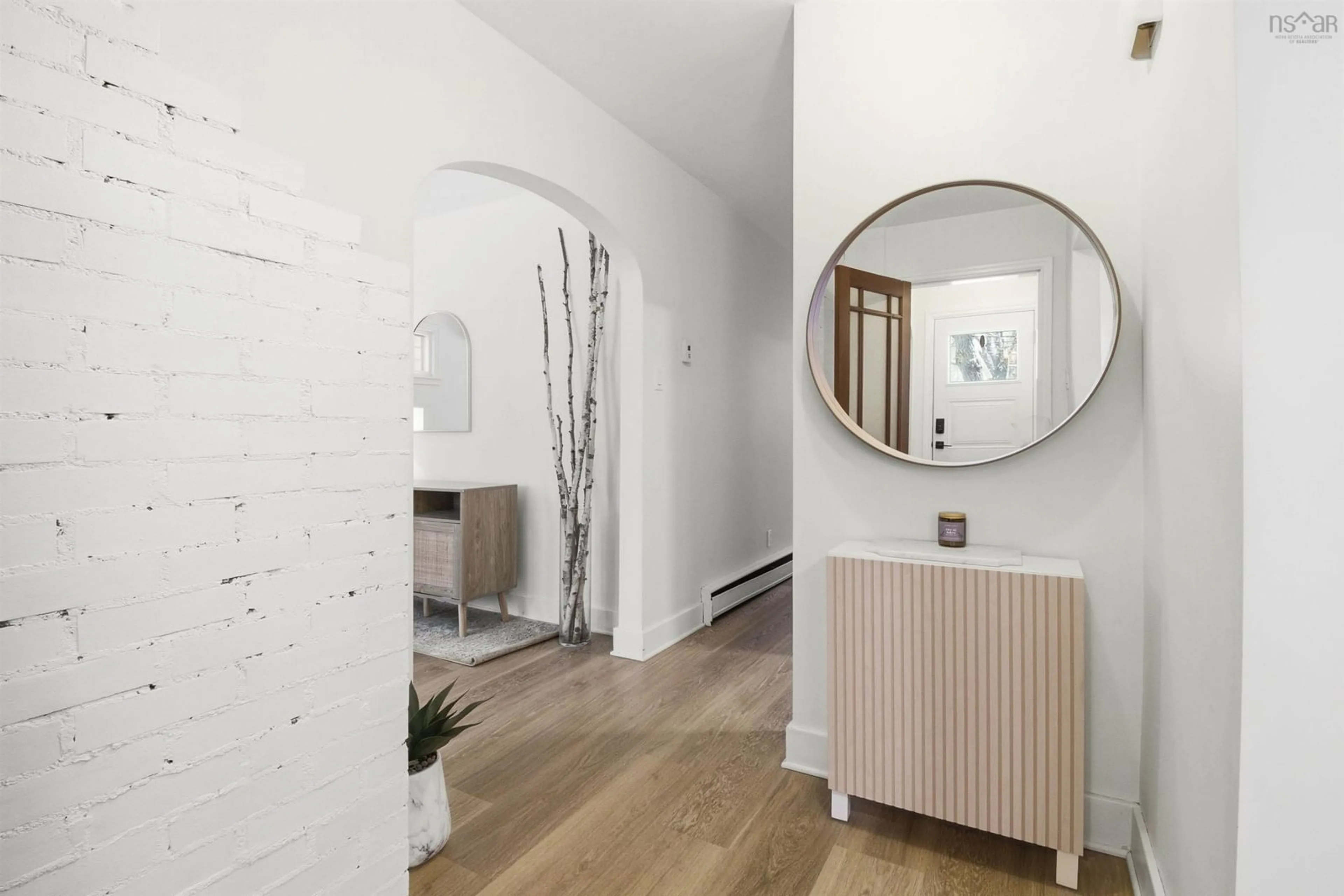 Indoor entryway for 2759 Dublin St, Halifax Nova Scotia B3L 3K1