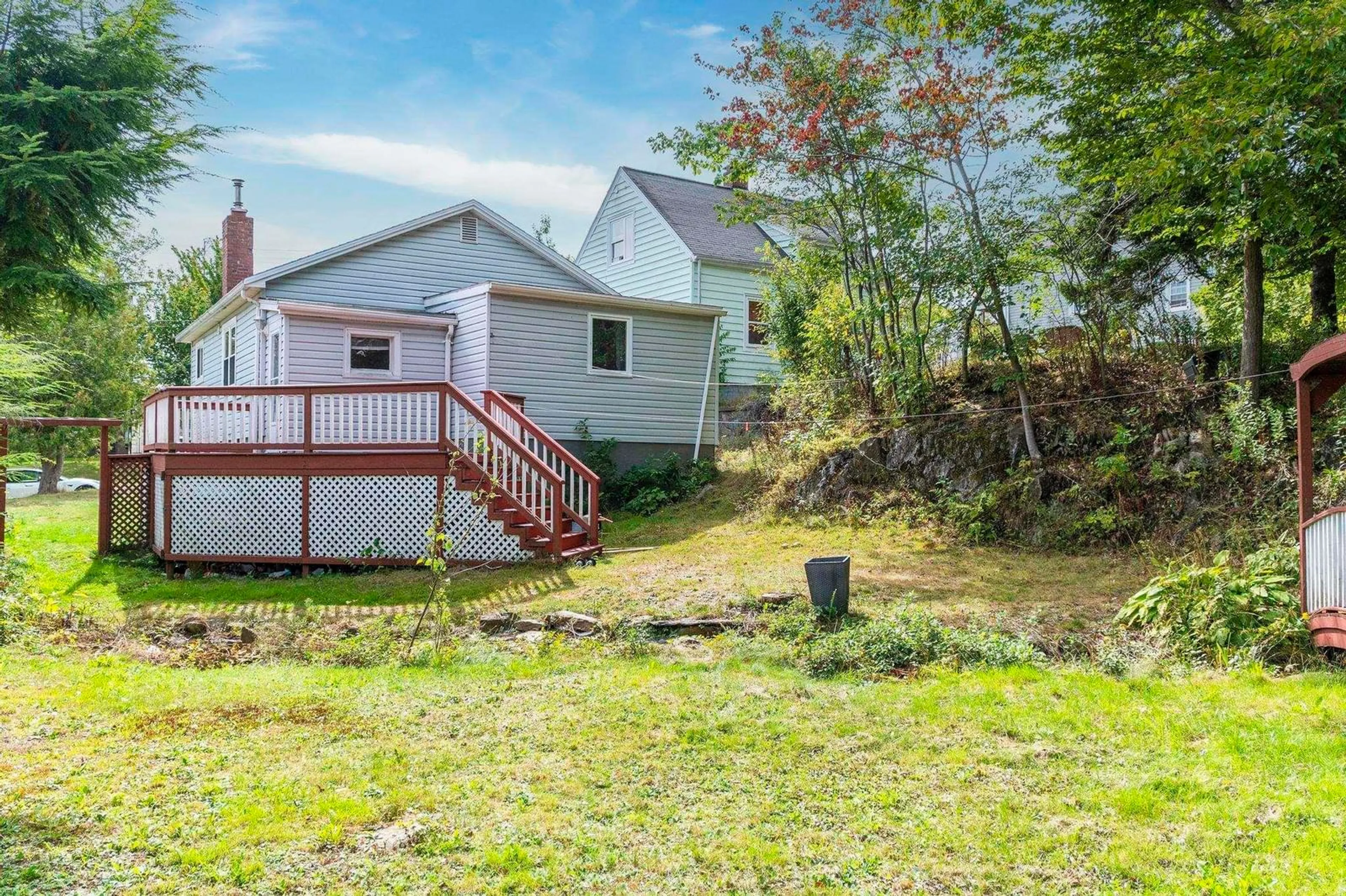 A pic from outside/outdoor area/front of a property/back of a property/a pic from drone, unknown for 17 Melrose Ave, Halifax Nova Scotia B3N 2E3