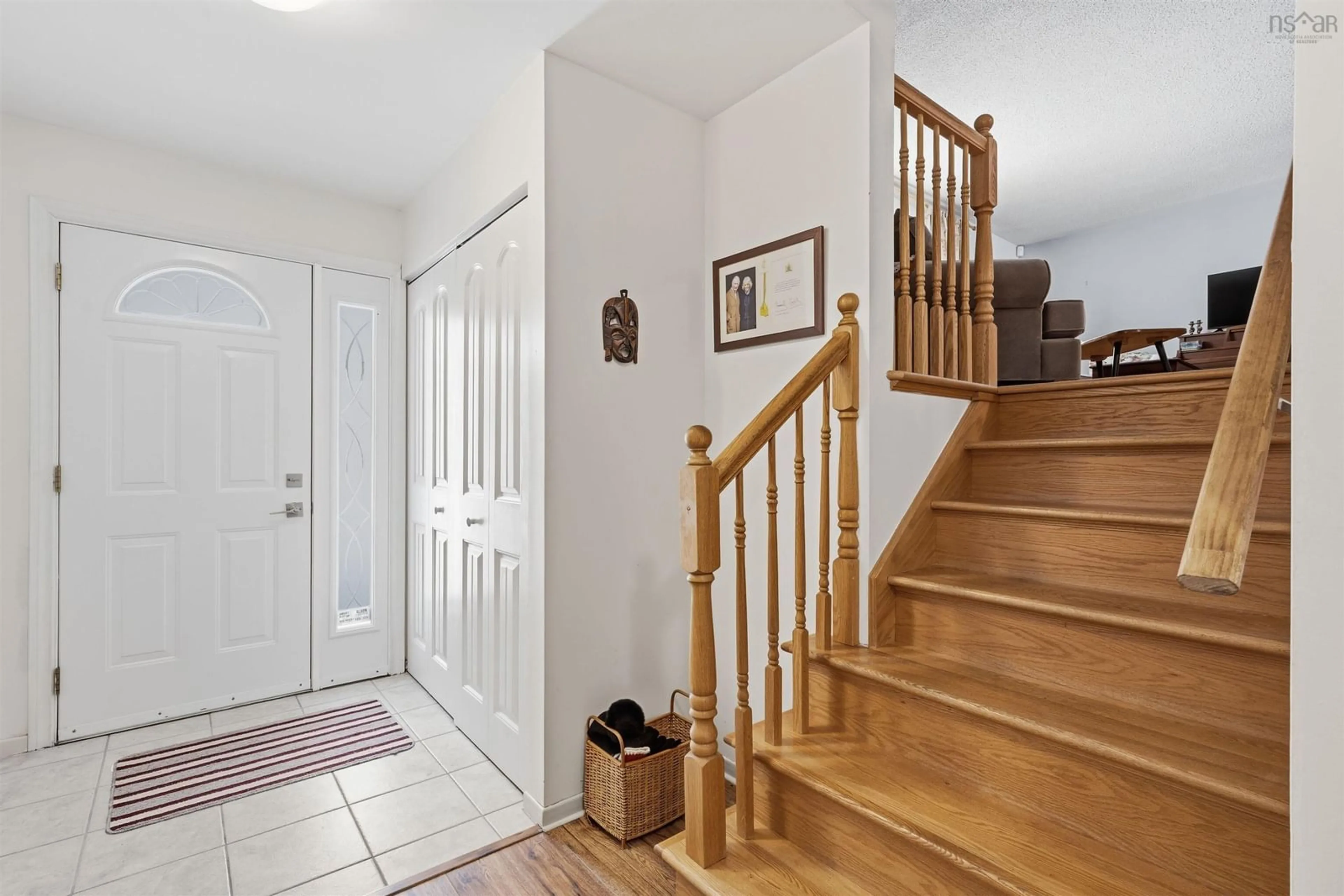 Indoor entryway for 35 Somerset St, Dartmouth Nova Scotia B2Y 4C7