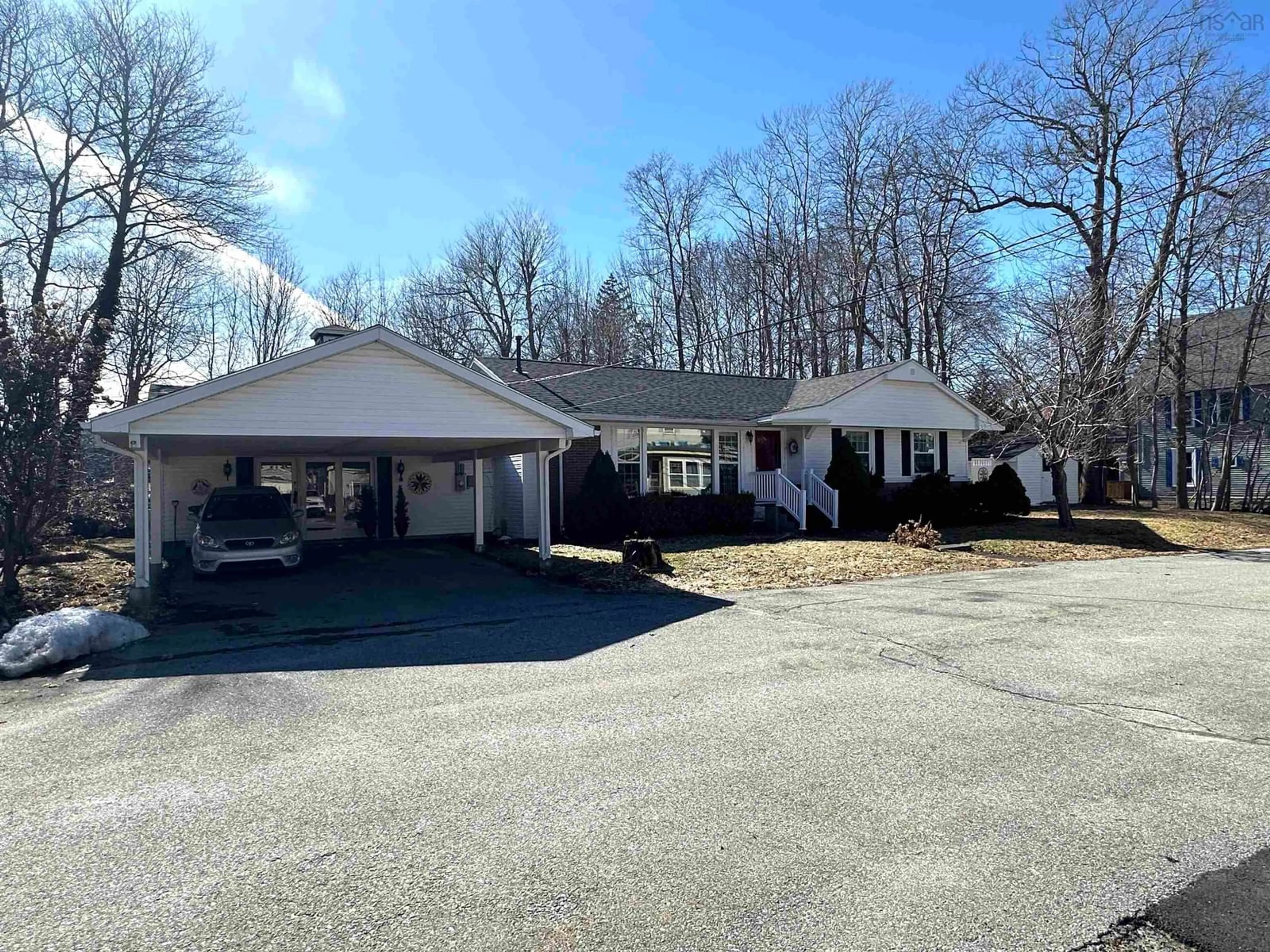 A pic from outside/outdoor area/front of a property/back of a property/a pic from drone, street for 20 Boehner St, Liverpool Nova Scotia B0T 1K0