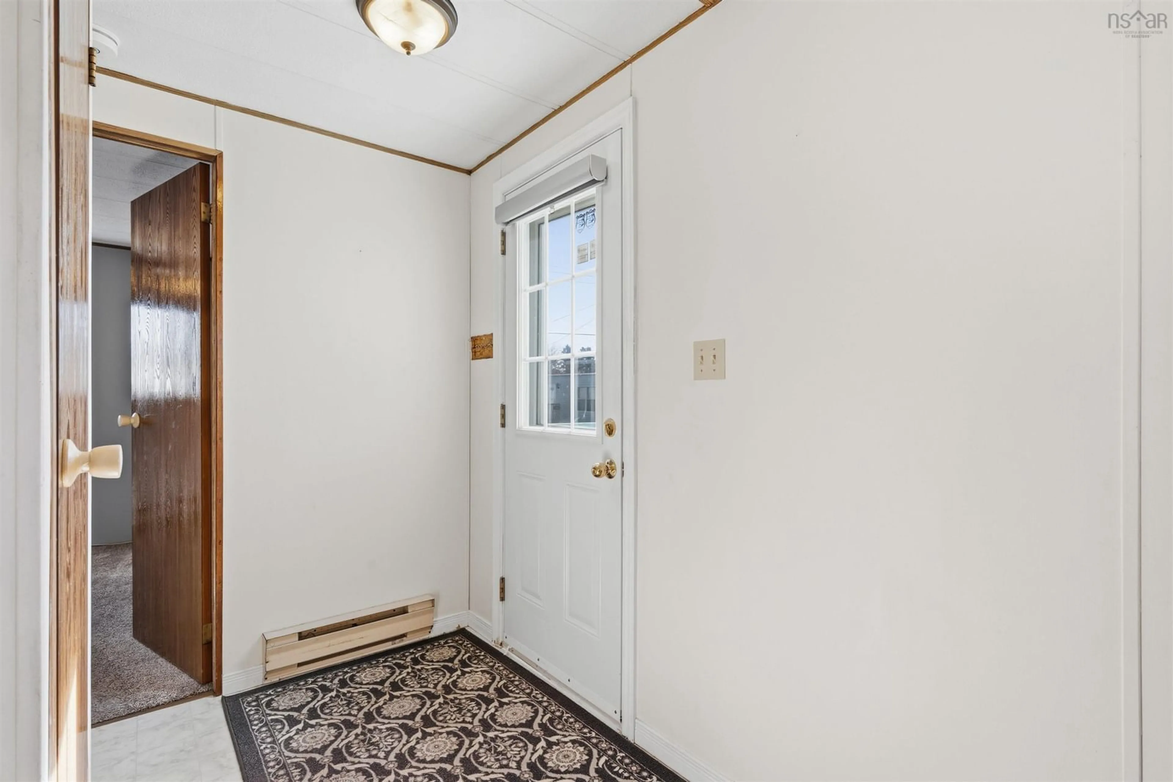 Indoor foyer for 4 Cocoa St, Dartmouth Nova Scotia B2W 4W5