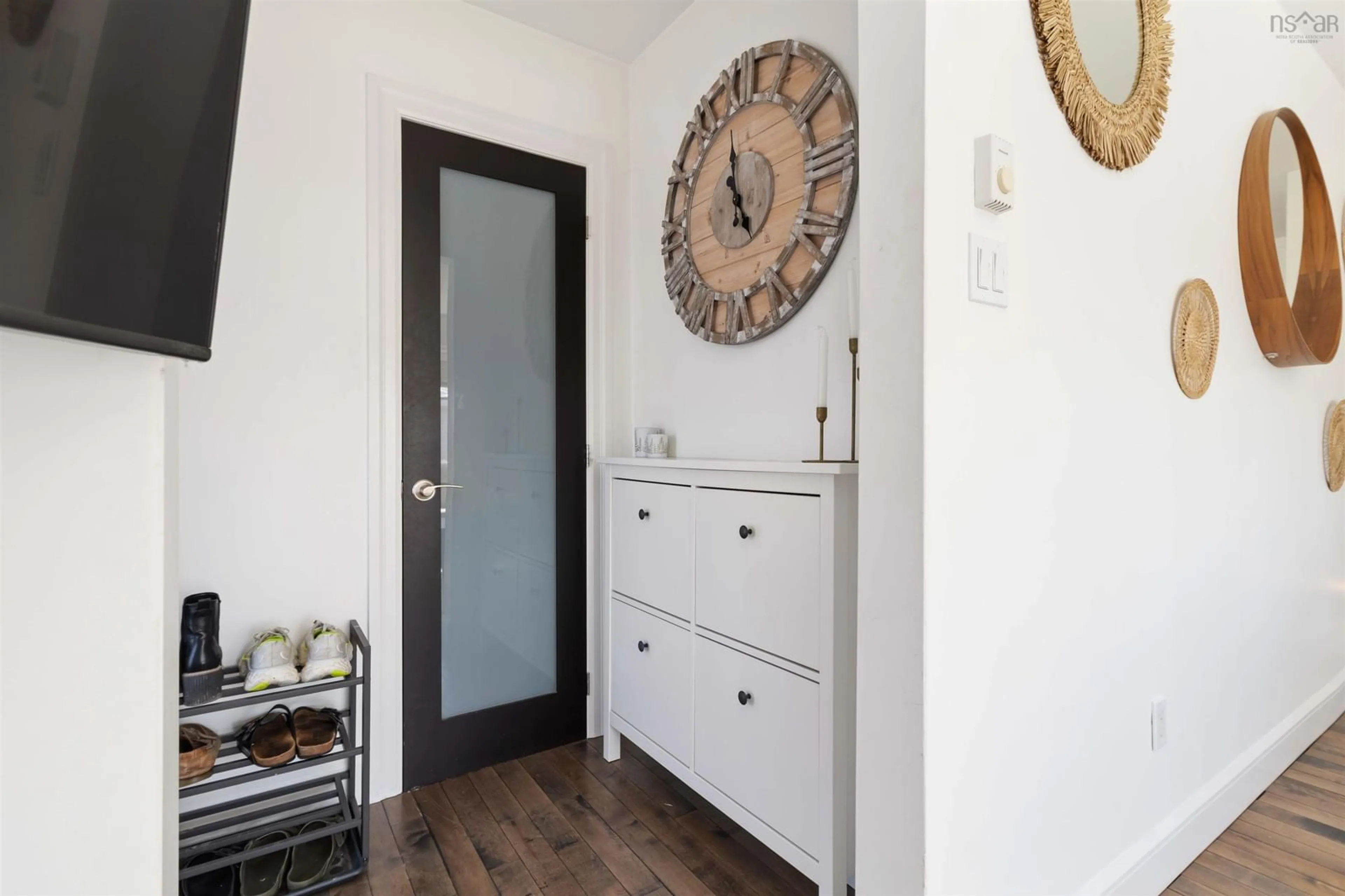 Indoor entryway for 9 Tupper St, Dartmouth Nova Scotia B2Y 2G5