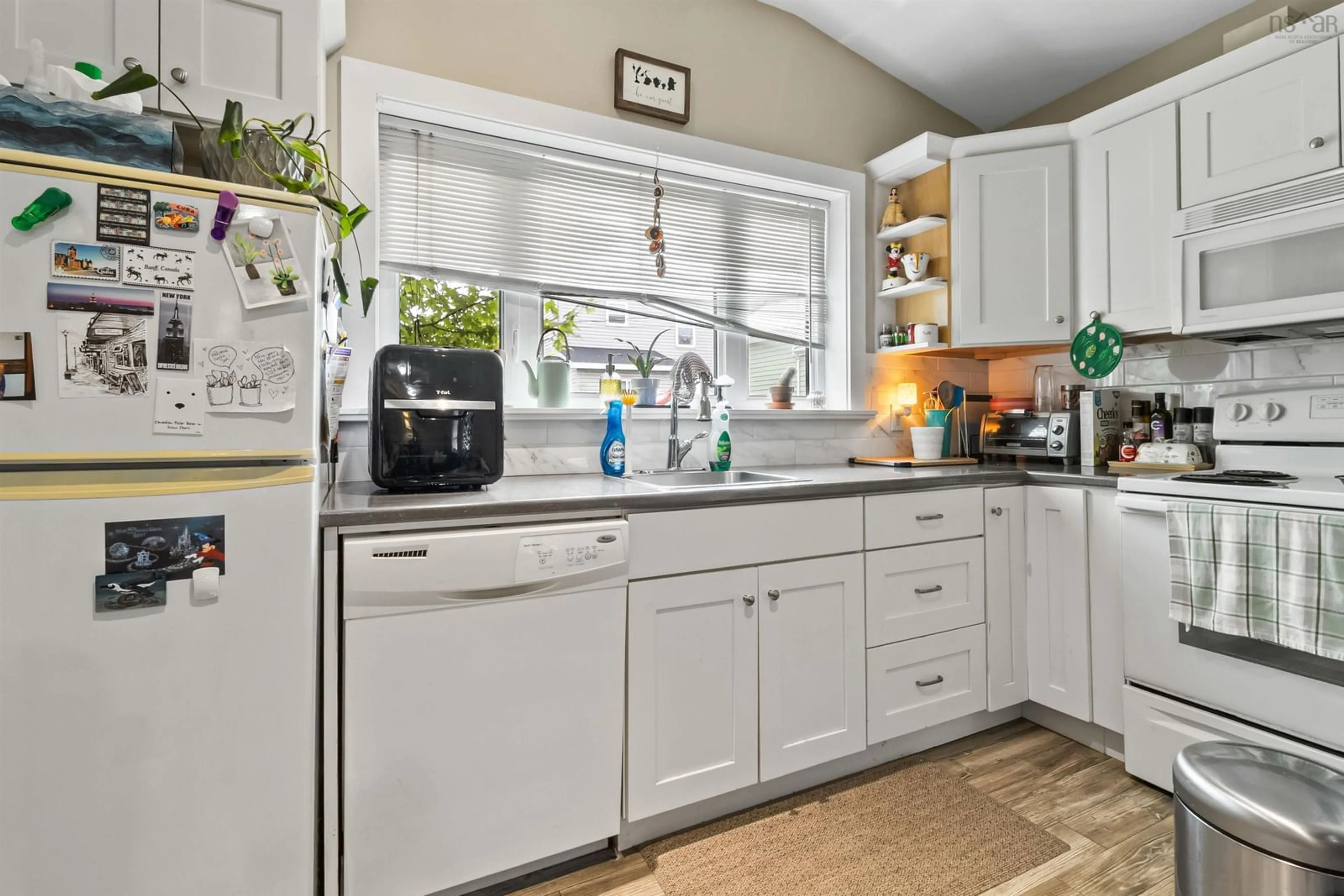 Unknown for 17 Chadwick St, Dartmouth Nova Scotia B2Y 2M2