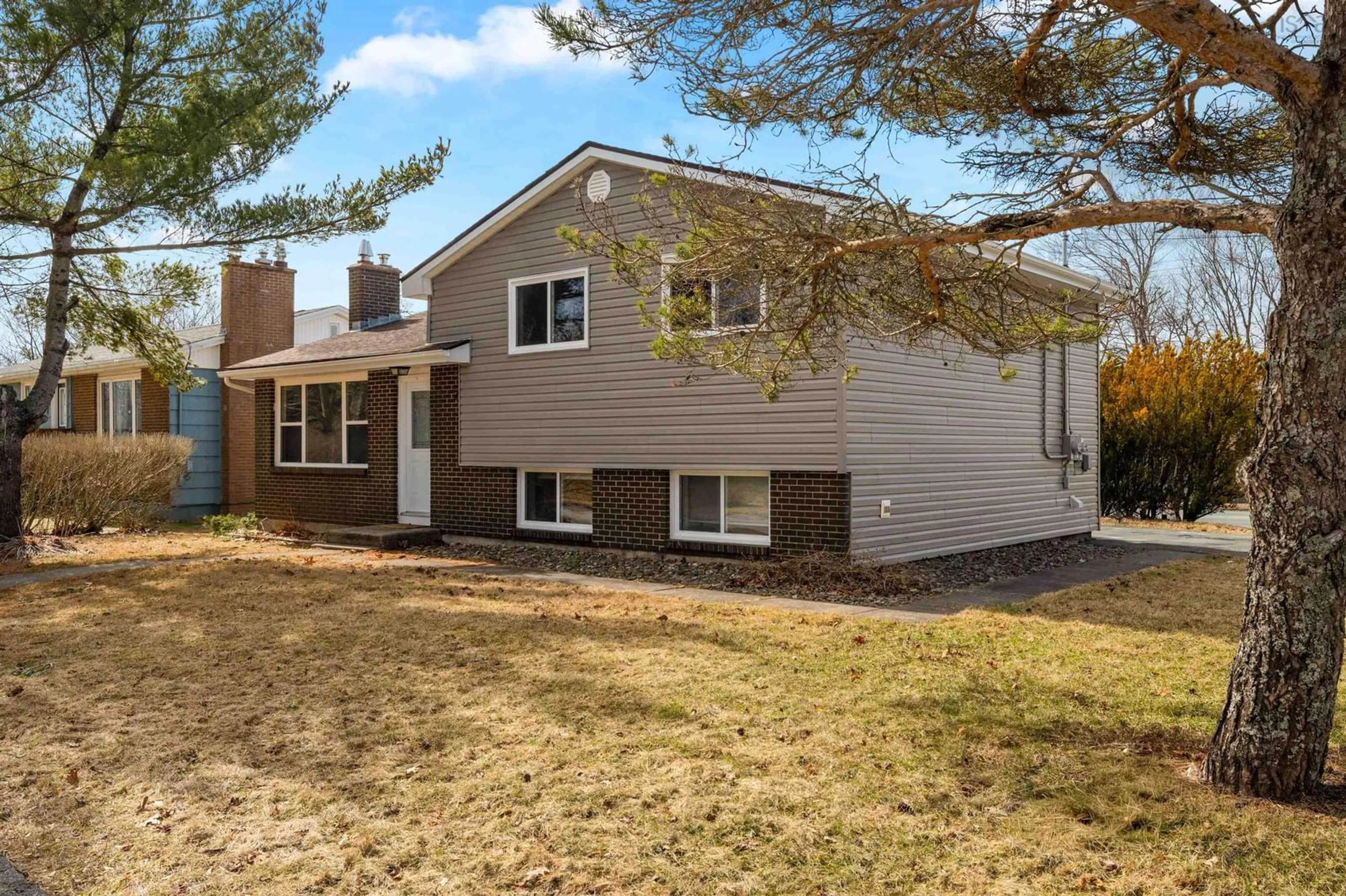 Home with vinyl exterior material, street for 2 Delmac Crt, Dartmouth Nova Scotia B2X 2T8