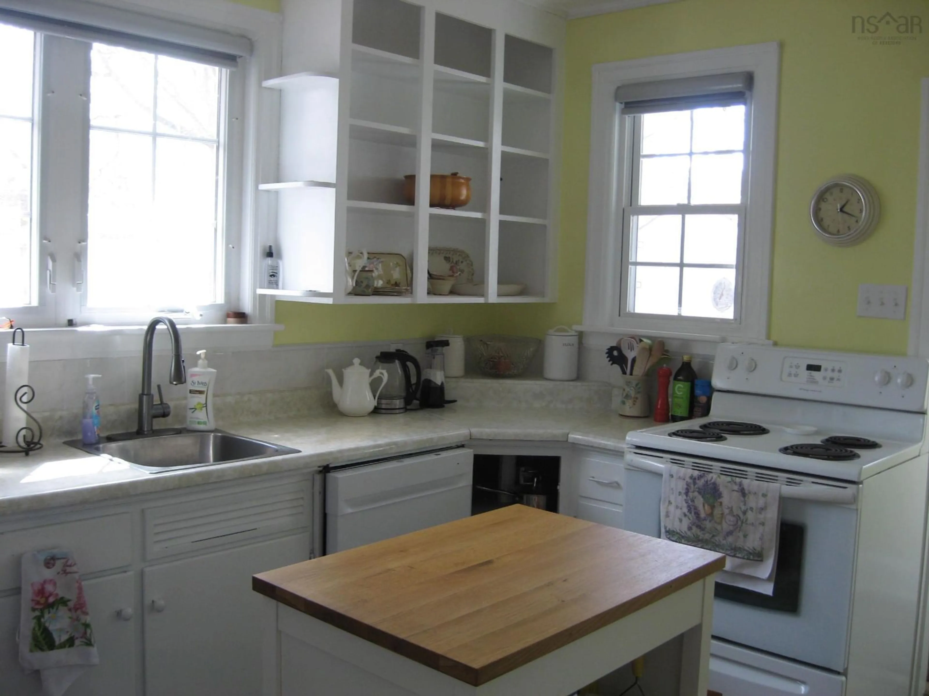 Standard kitchen, unknown for 48 Park St, Liverpool Nova Scotia B0T 1K0