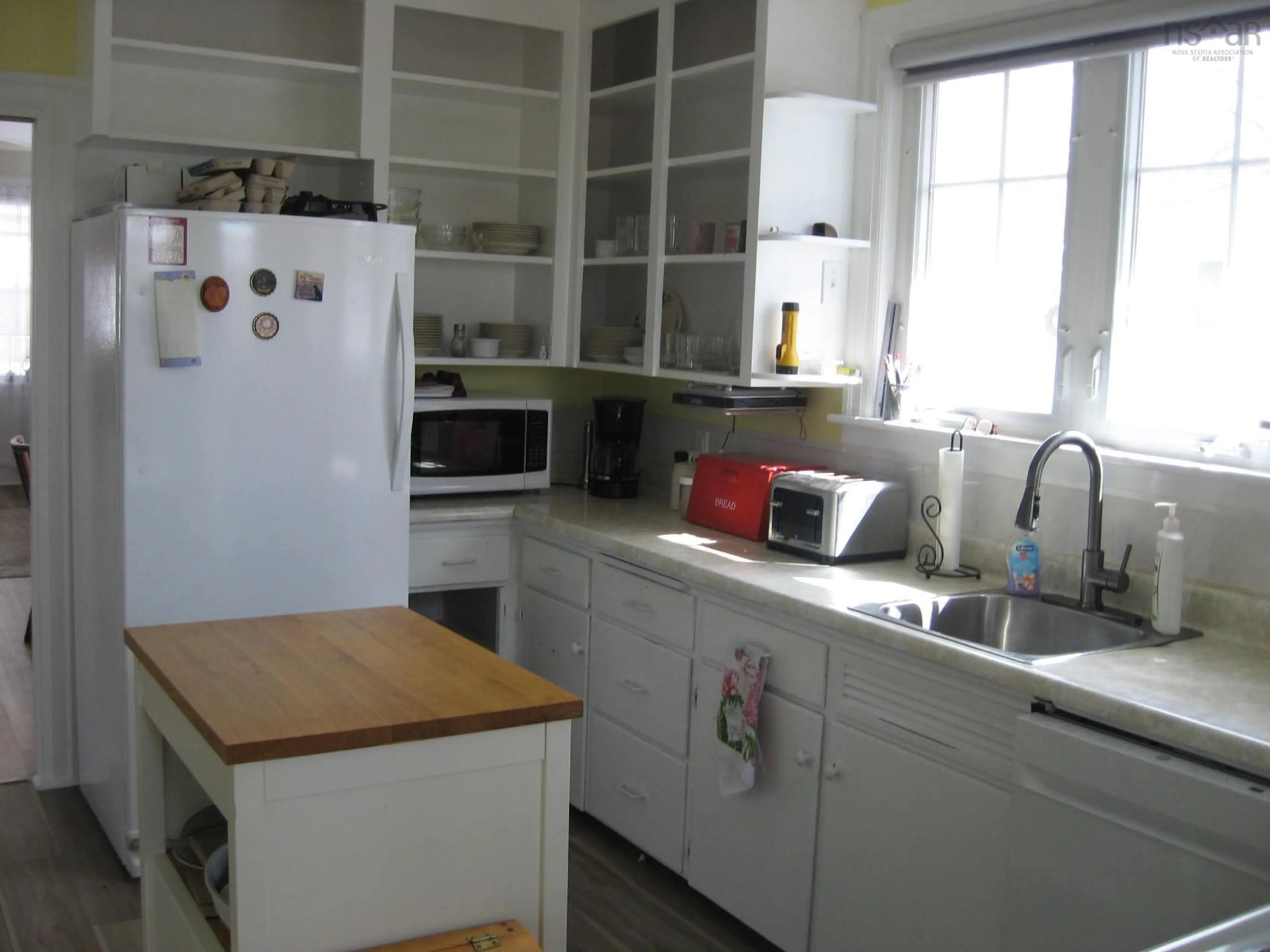 Standard kitchen, unknown for 48 Park St, Liverpool Nova Scotia B0T 1K0
