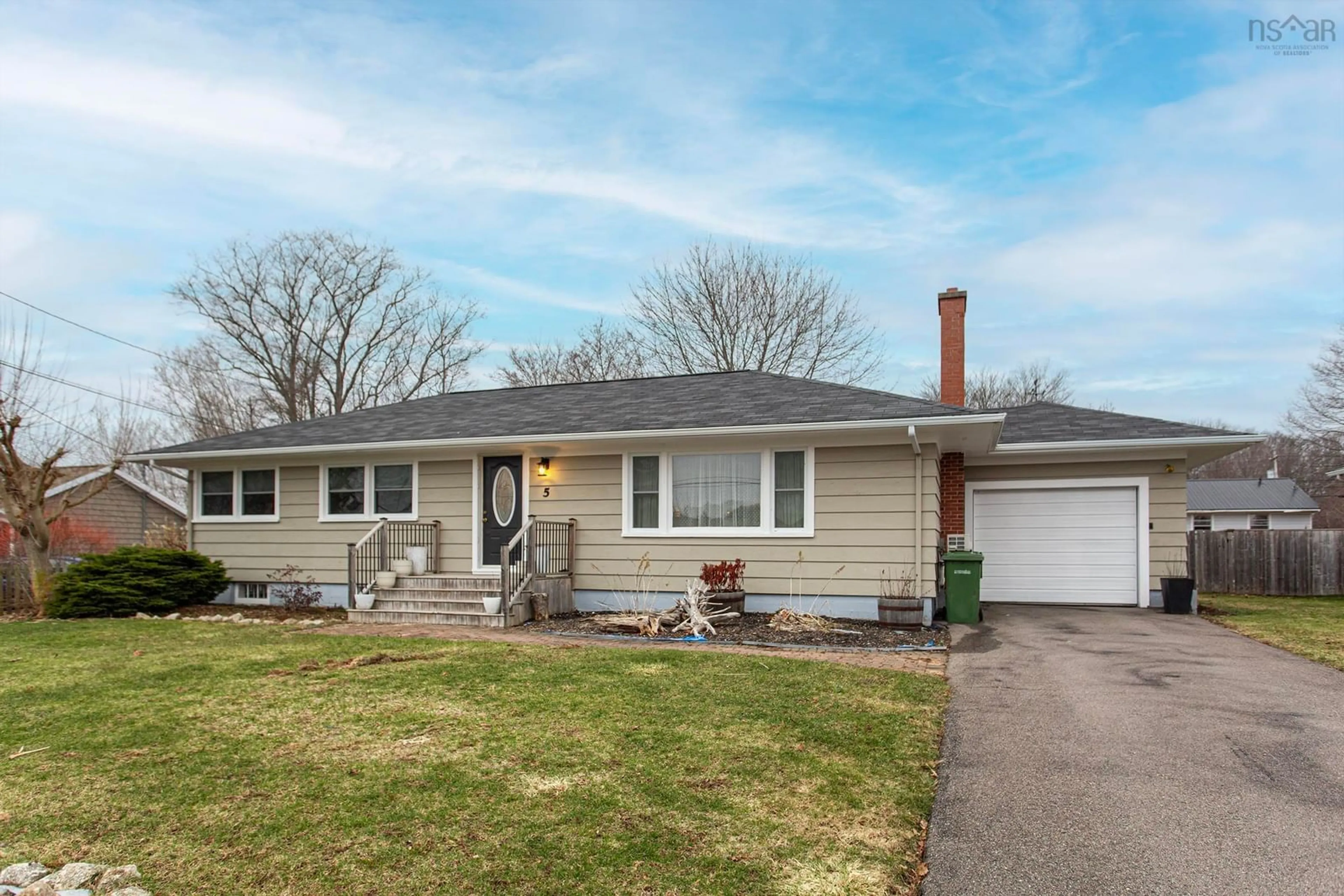 Home with vinyl exterior material, street for 5 Acadia St, Middleton Nova Scotia B0S 1P0