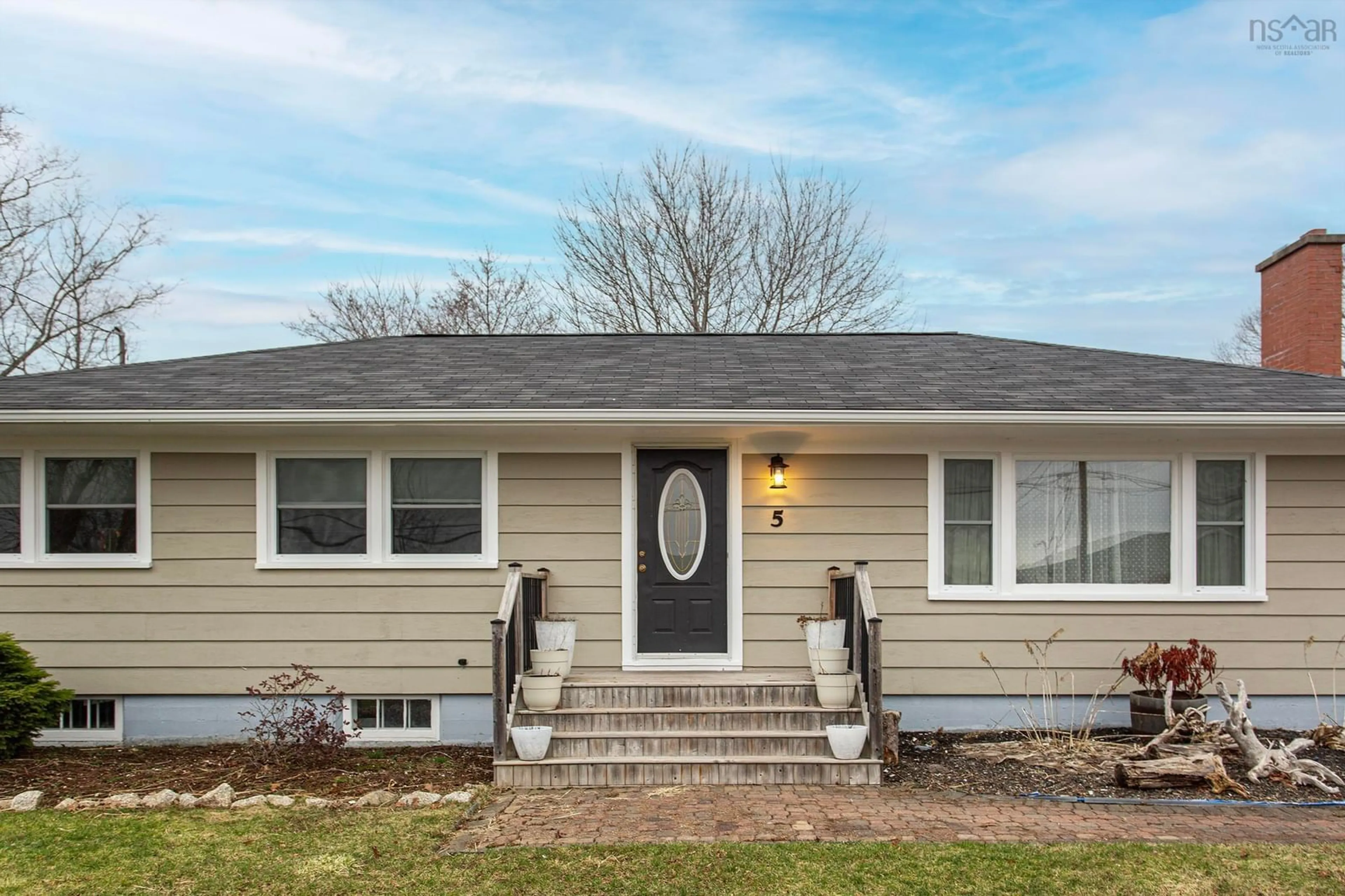 Home with vinyl exterior material, street for 5 Acadia St, Middleton Nova Scotia B0S 1P0