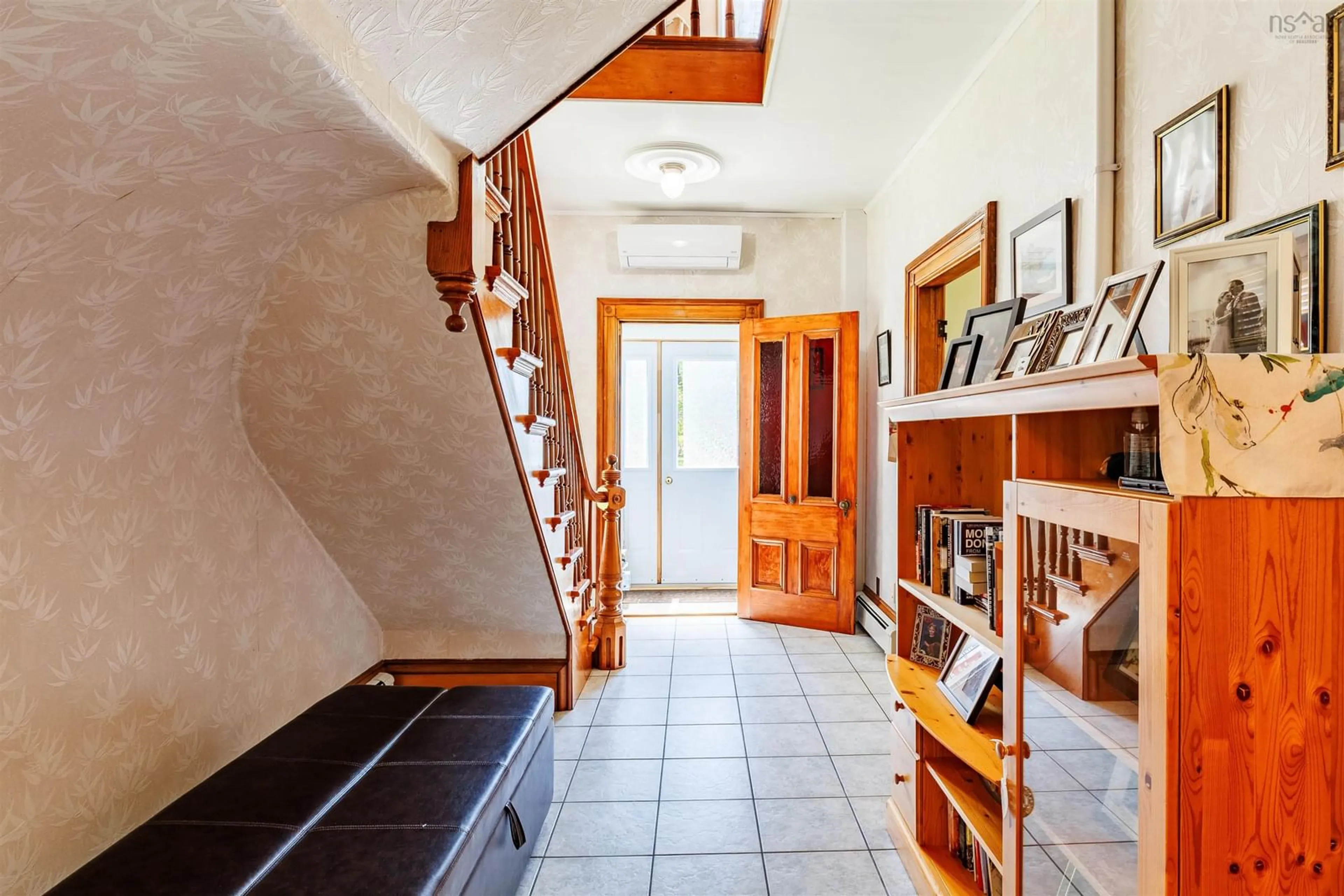 Indoor foyer for 26 King St, Yarmouth Nova Scotia B5A 2X8