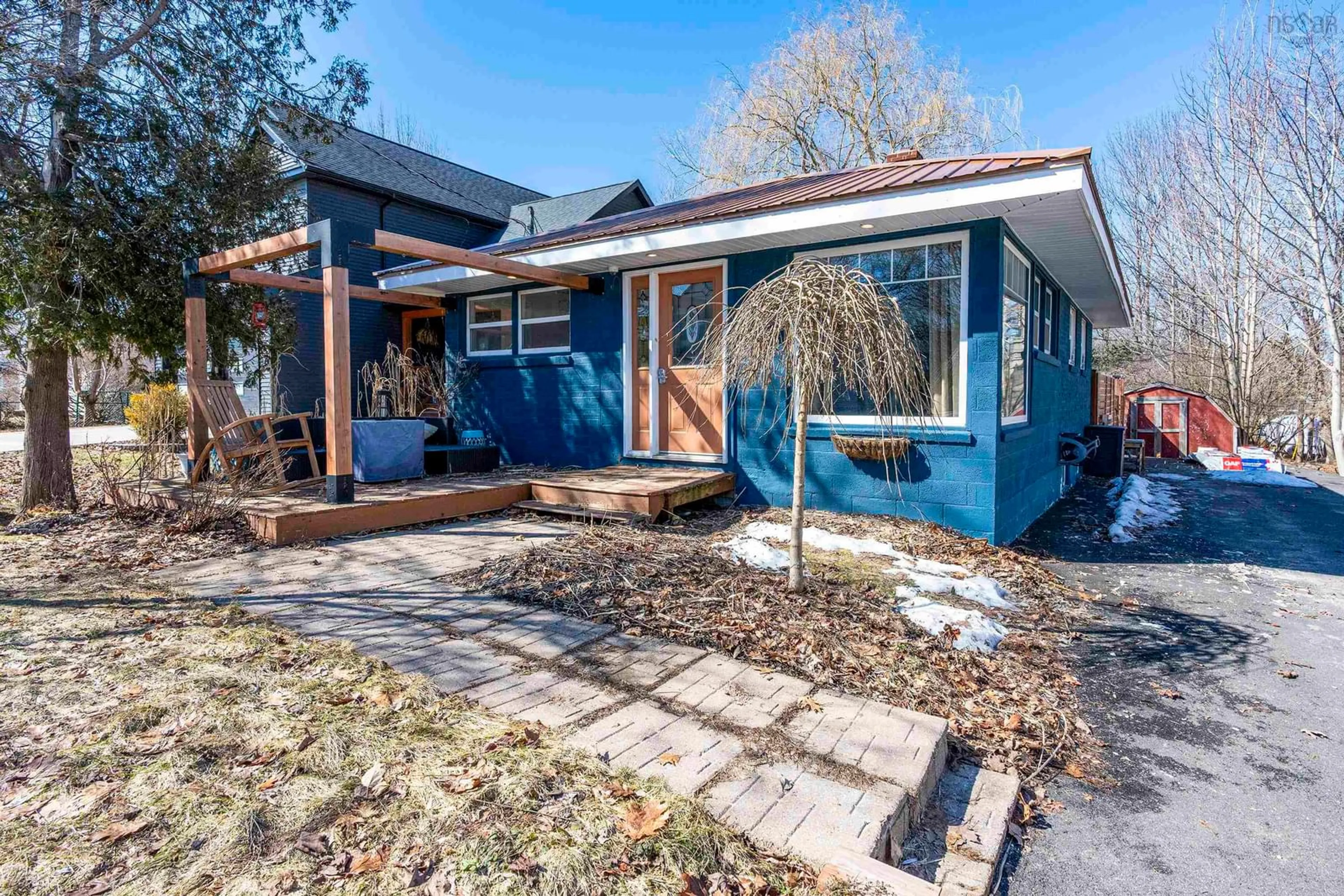 Home with vinyl exterior material, street for 12 Porters Ave, Hantsport Nova Scotia B0P 1P0