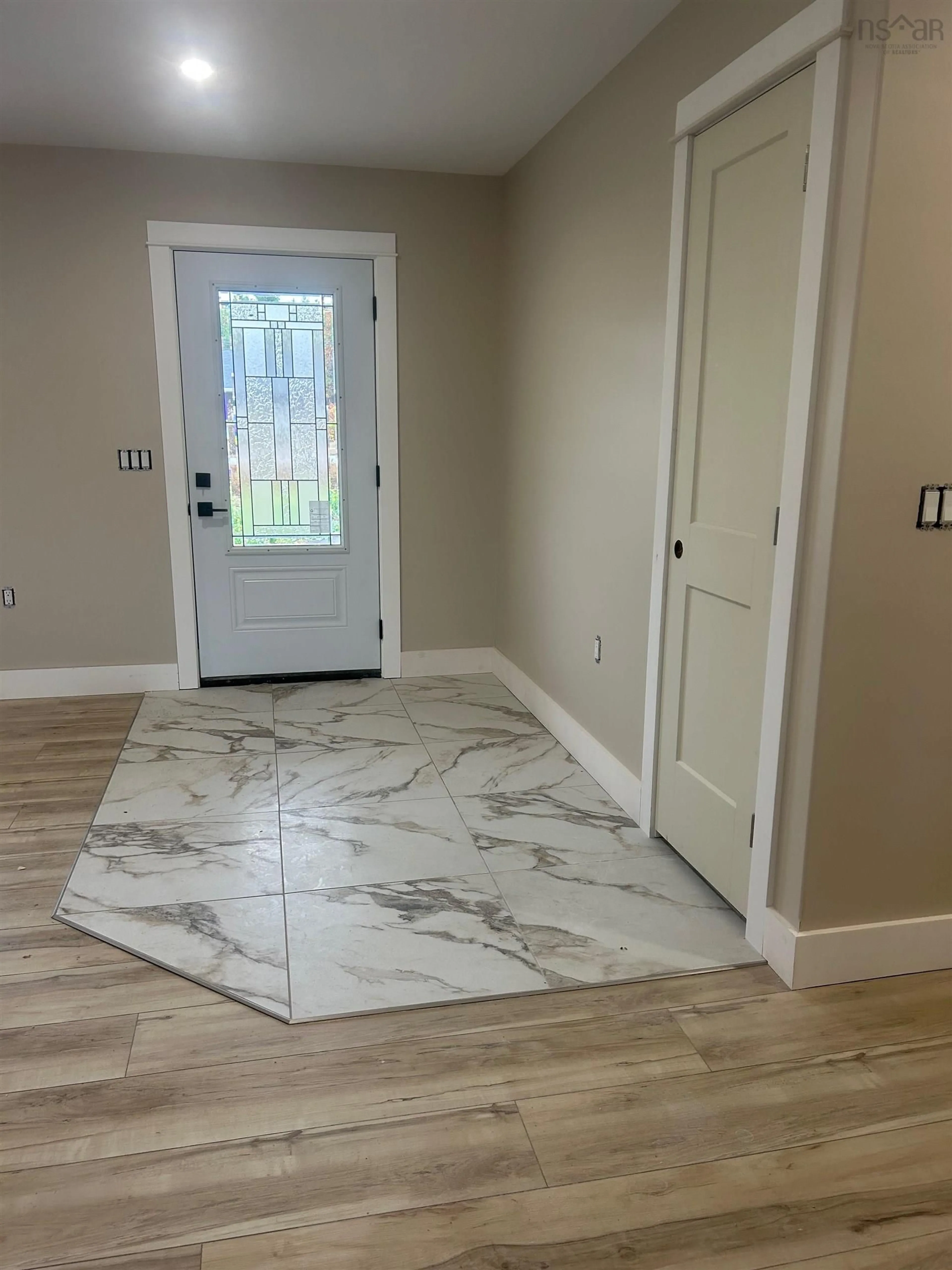 Indoor entryway for 1866 Greenwood Rd, Kingston Nova Scotia B0P 1R0