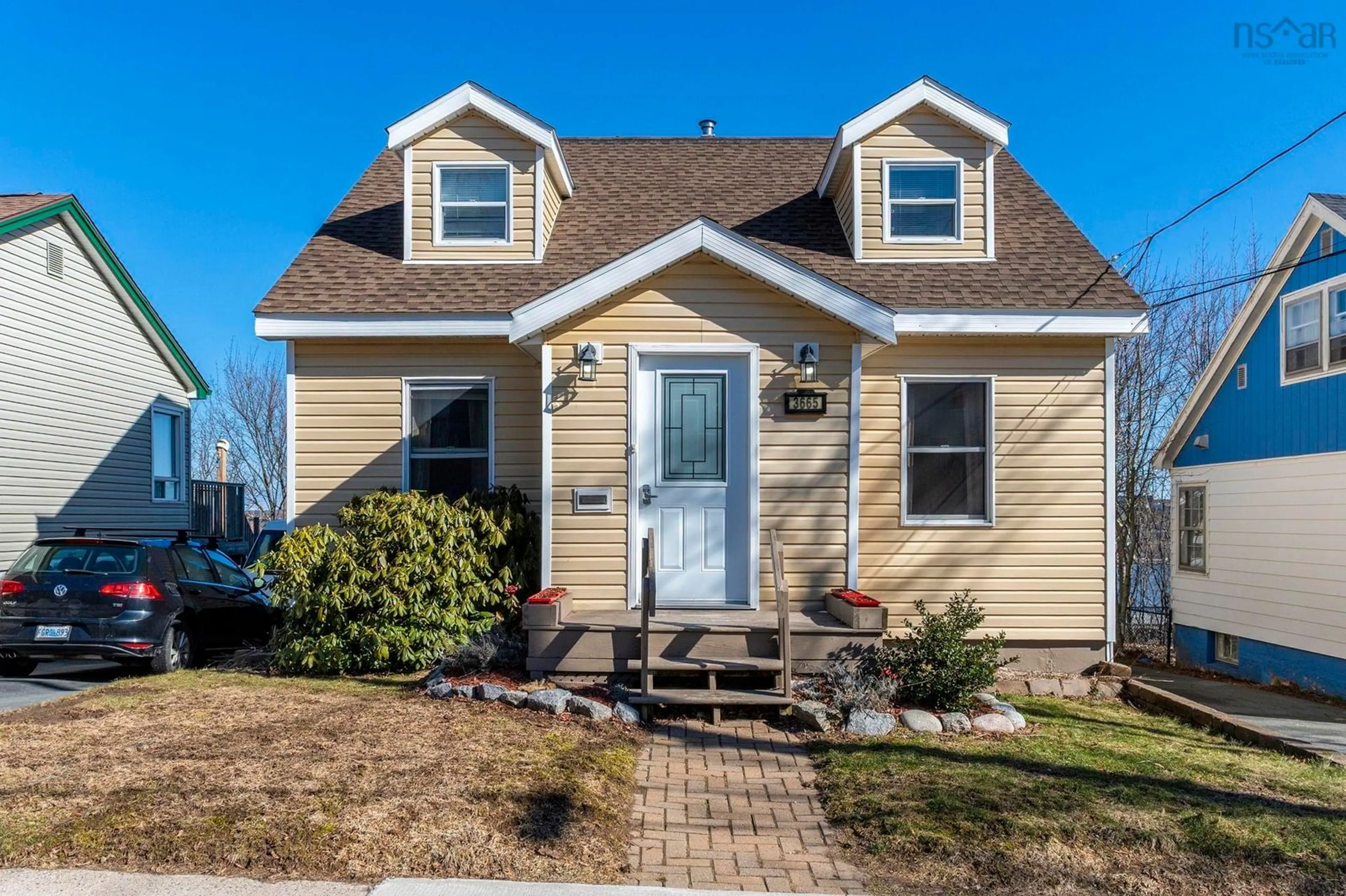 Home with vinyl exterior material, street for 3665 Albert St, Halifax Peninsula Nova Scotia B3K 3N7
