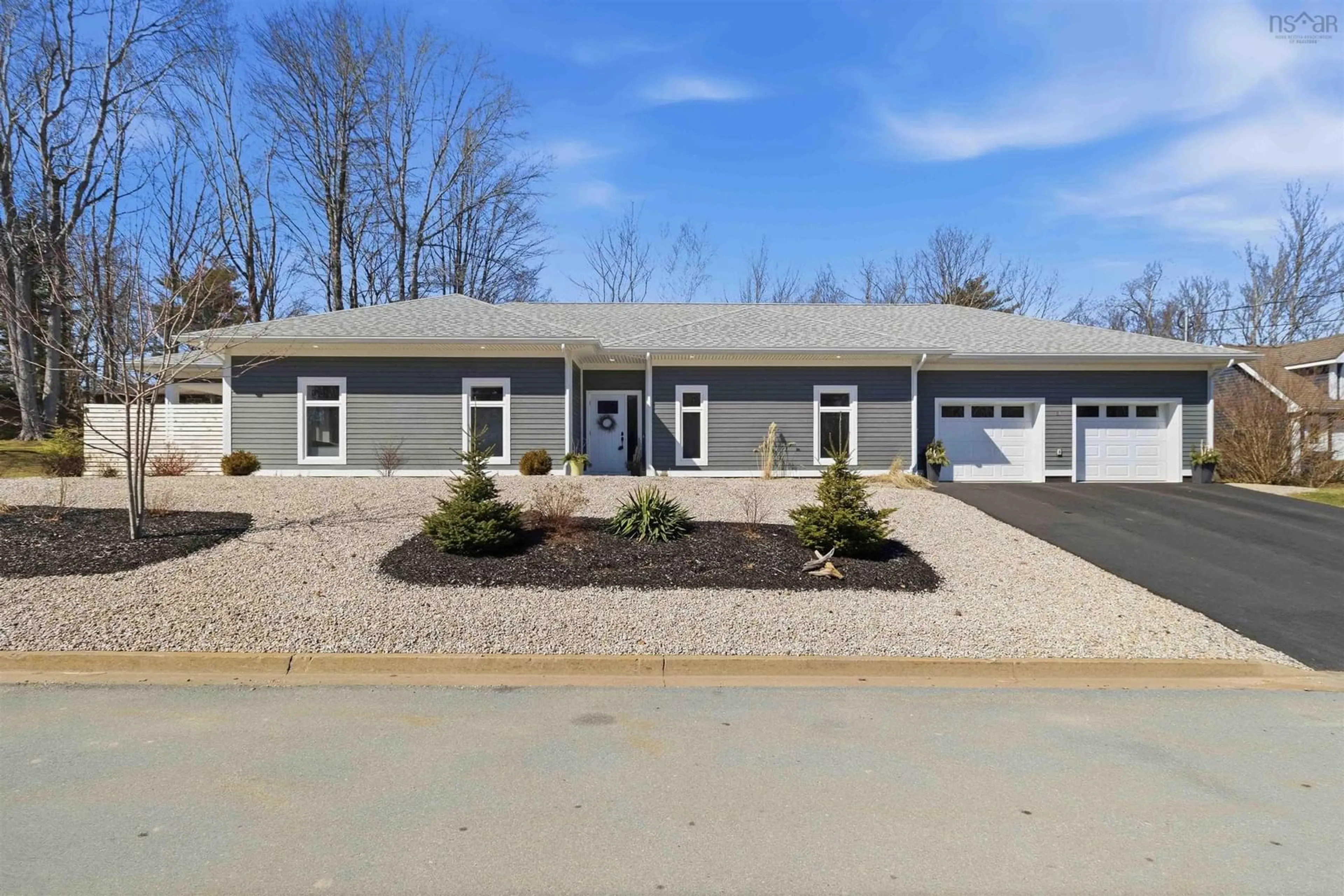 Home with vinyl exterior material, building for 51 Cresthaven Crt, Bridgewater Nova Scotia B4V 3Z3