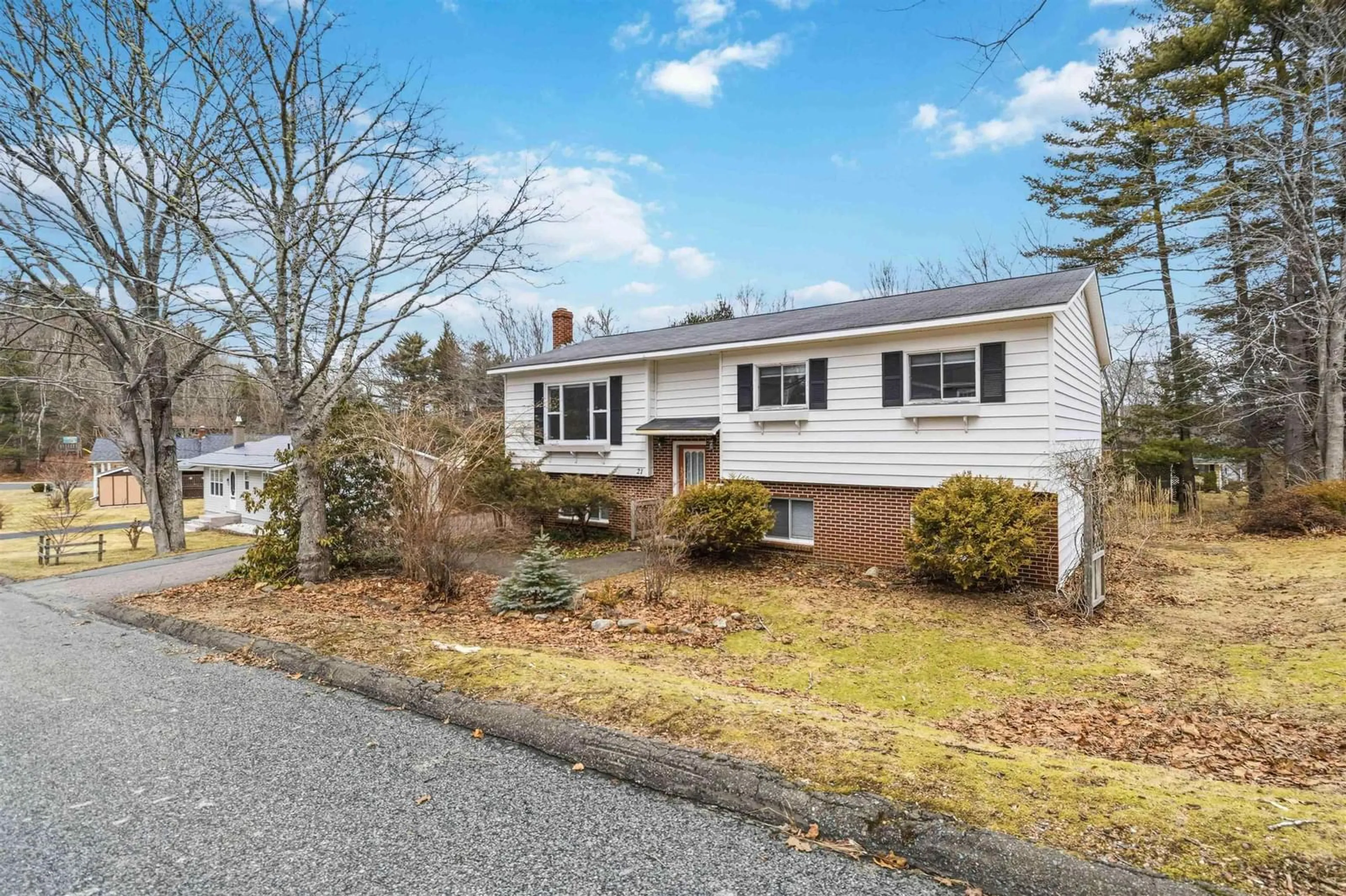 Home with vinyl exterior material, street for 21 Albert St, Bridgewater Nova Scotia B4V 1G5