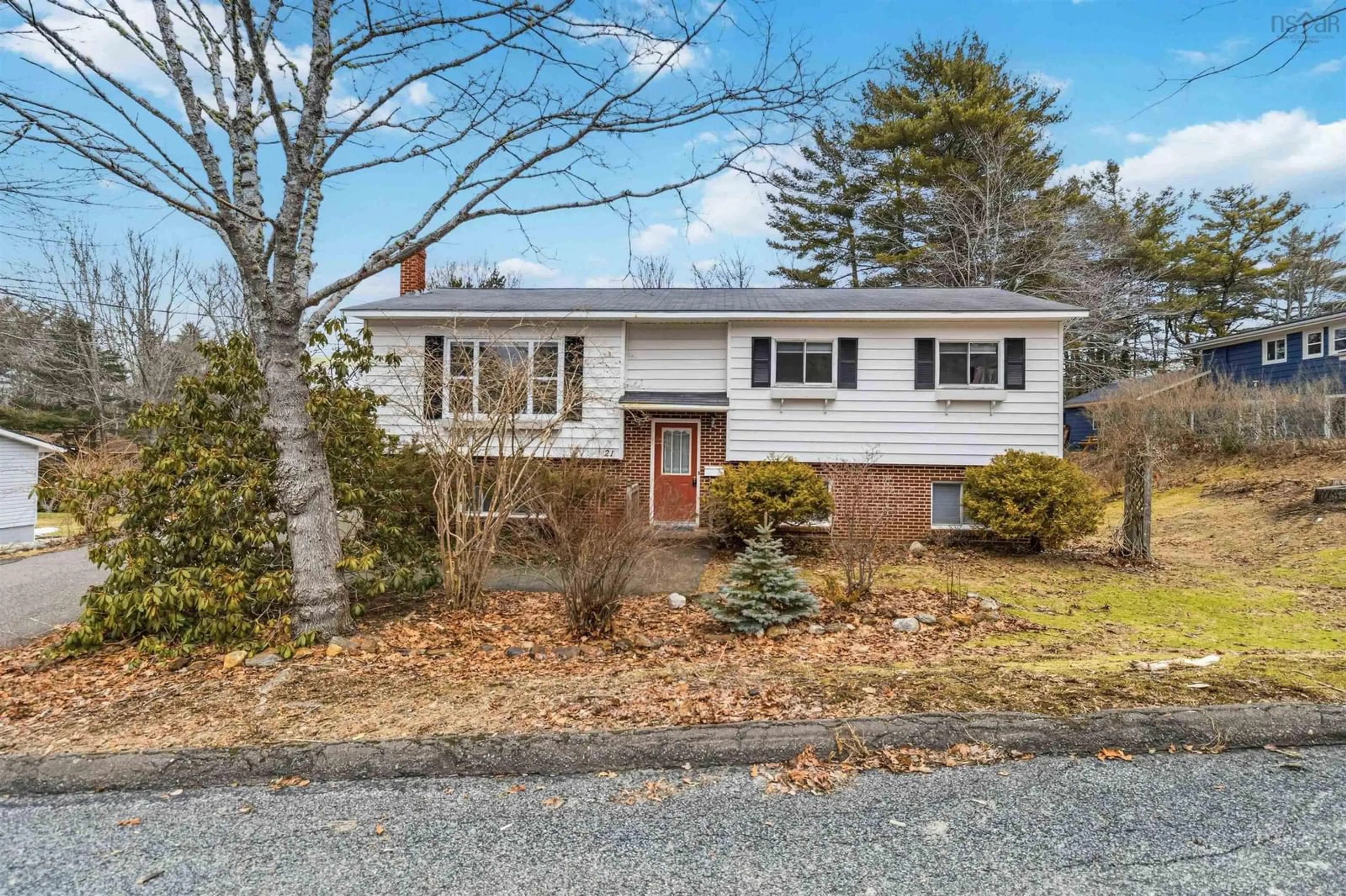 Home with vinyl exterior material, street for 21 Albert St, Bridgewater Nova Scotia B4V 1G5