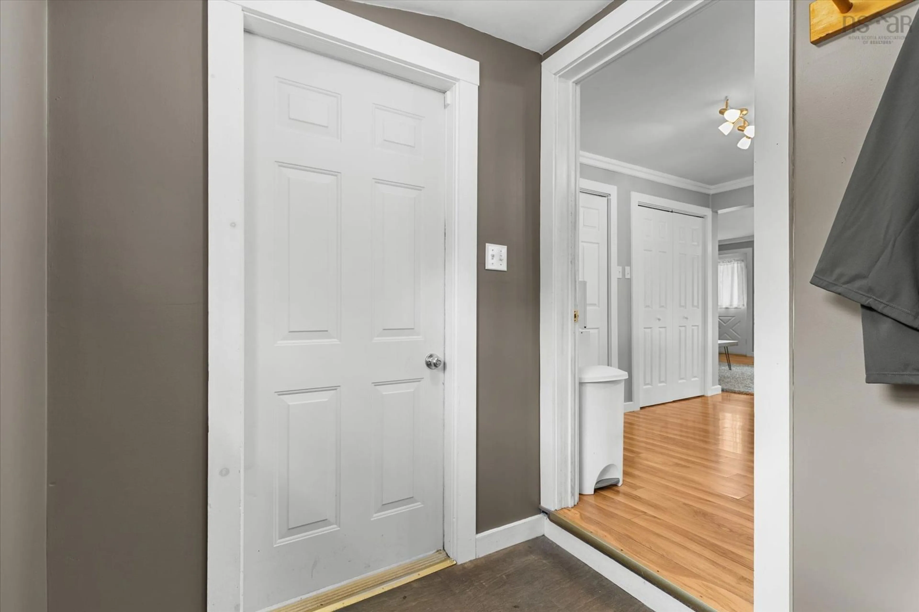 Indoor entryway for 34 Ohio Rd, Shelburne Nova Scotia B0T 1W0