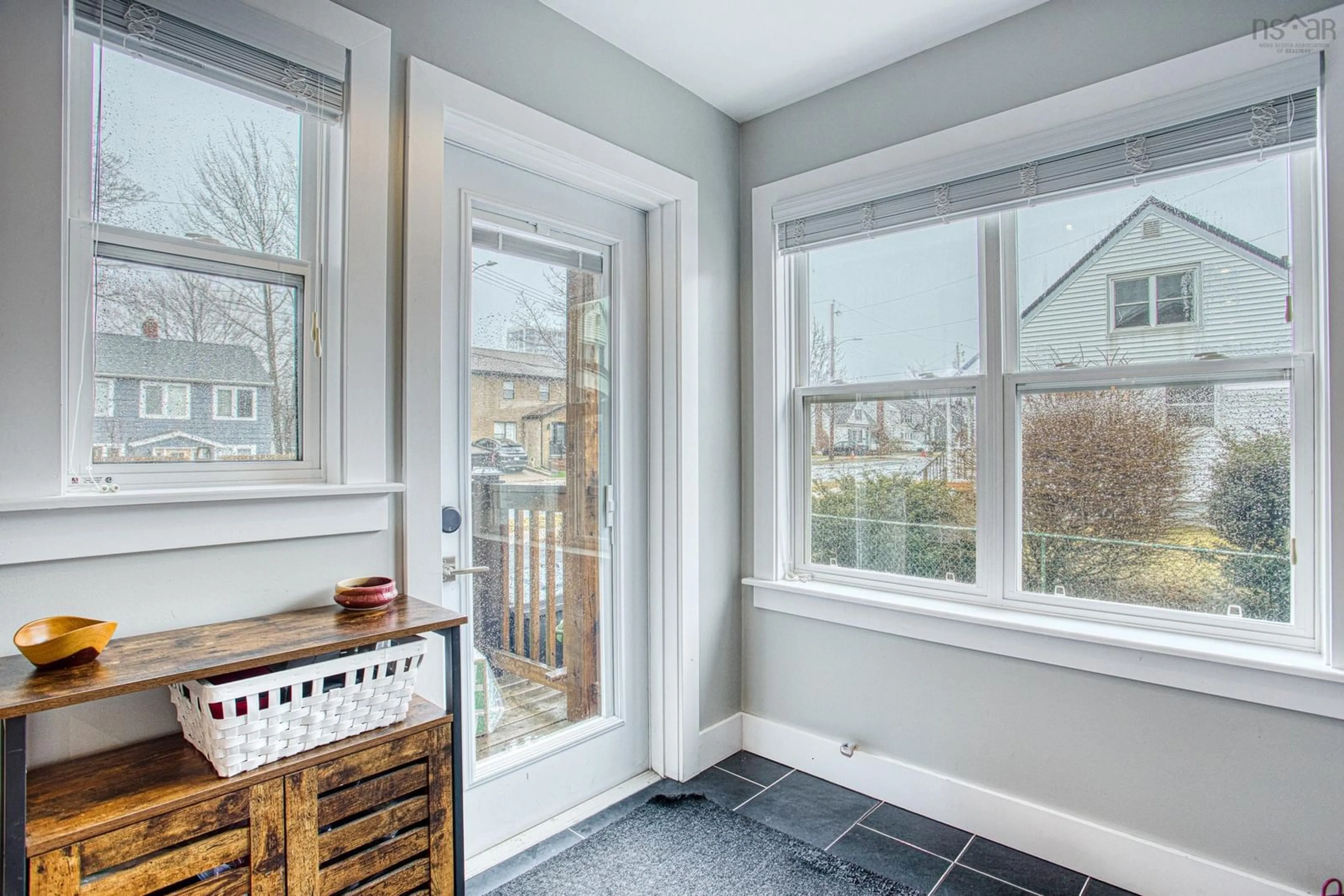 Indoor entryway for 3198 Ashburn Ave, Halifax Nova Scotia B3L 4C1