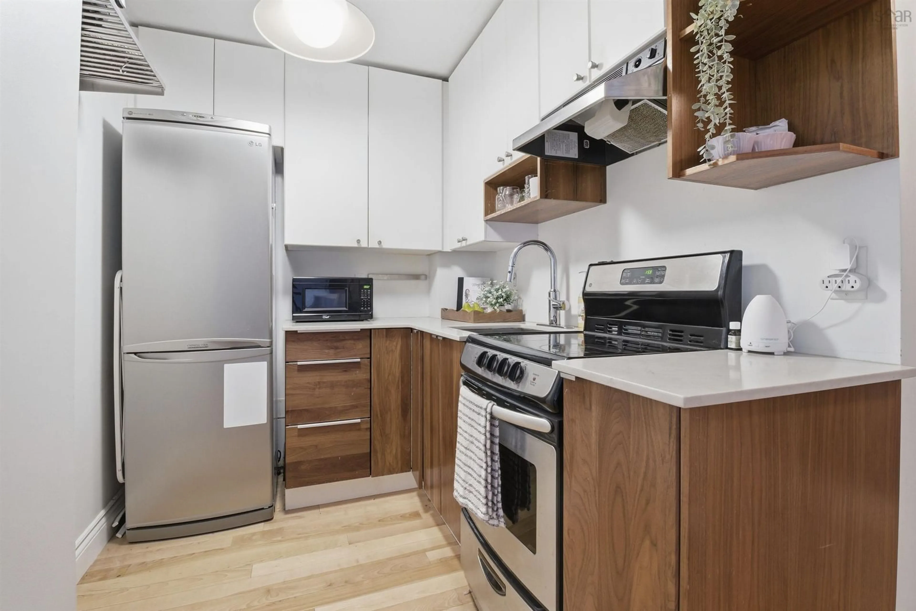 Standard kitchen, unknown for 806 5959 Spring Garden Rd, Halifax Nova Scotia B3H 1Y5