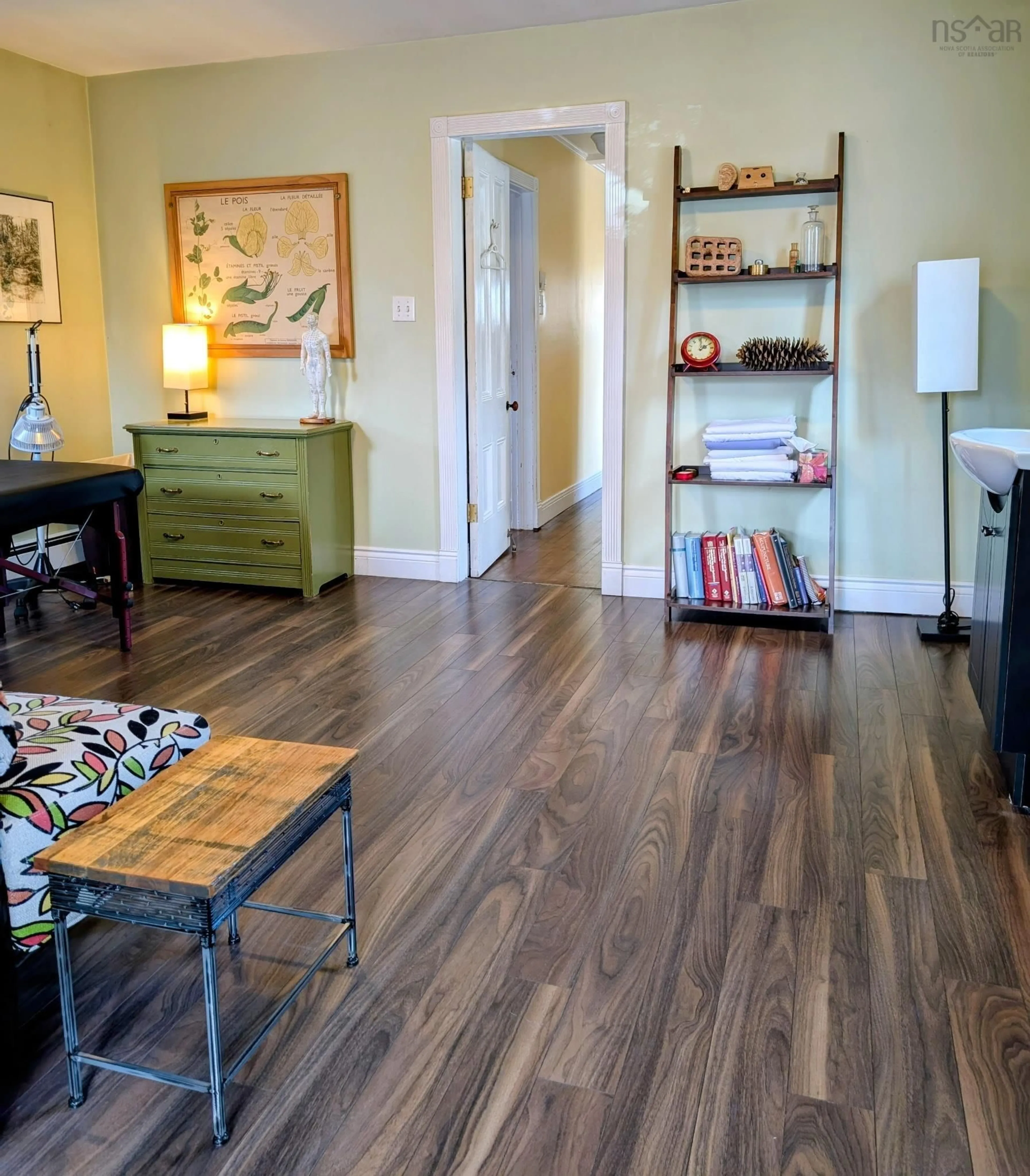 Indoor entryway for 50 Pleasant St, Dartmouth Nova Scotia B2Y 3P5