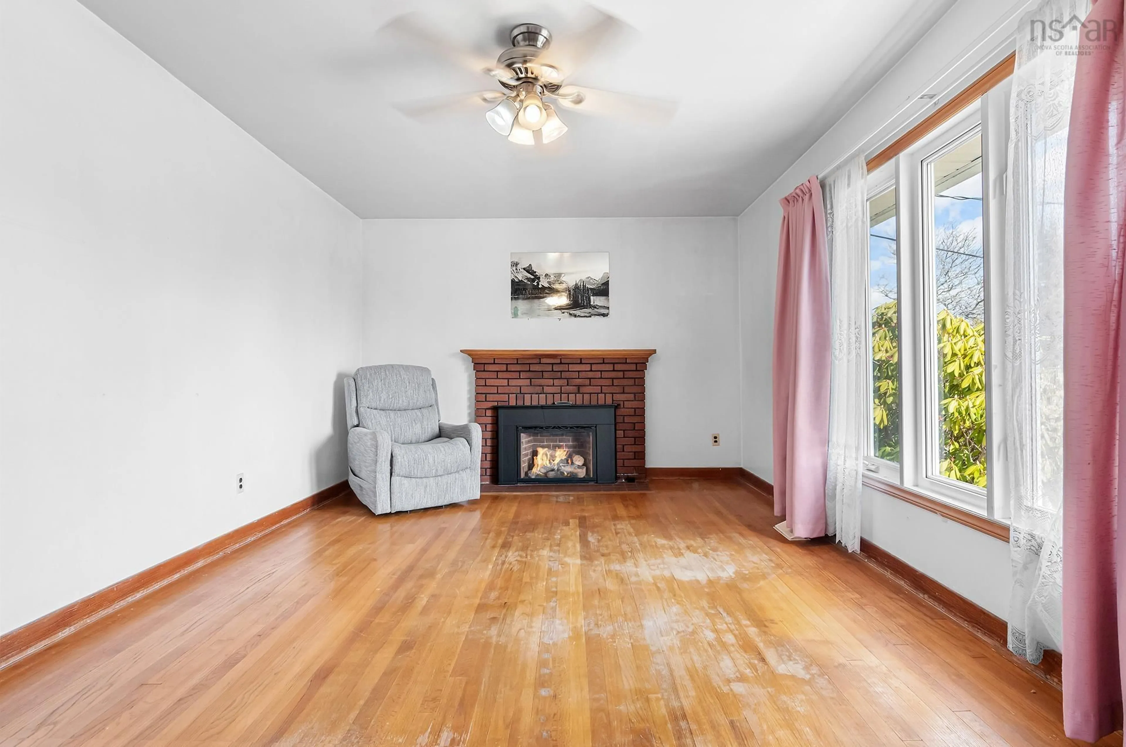 A pic of a room for 15 Virginia Ave, Dartmouth Nova Scotia B2W 2Z4