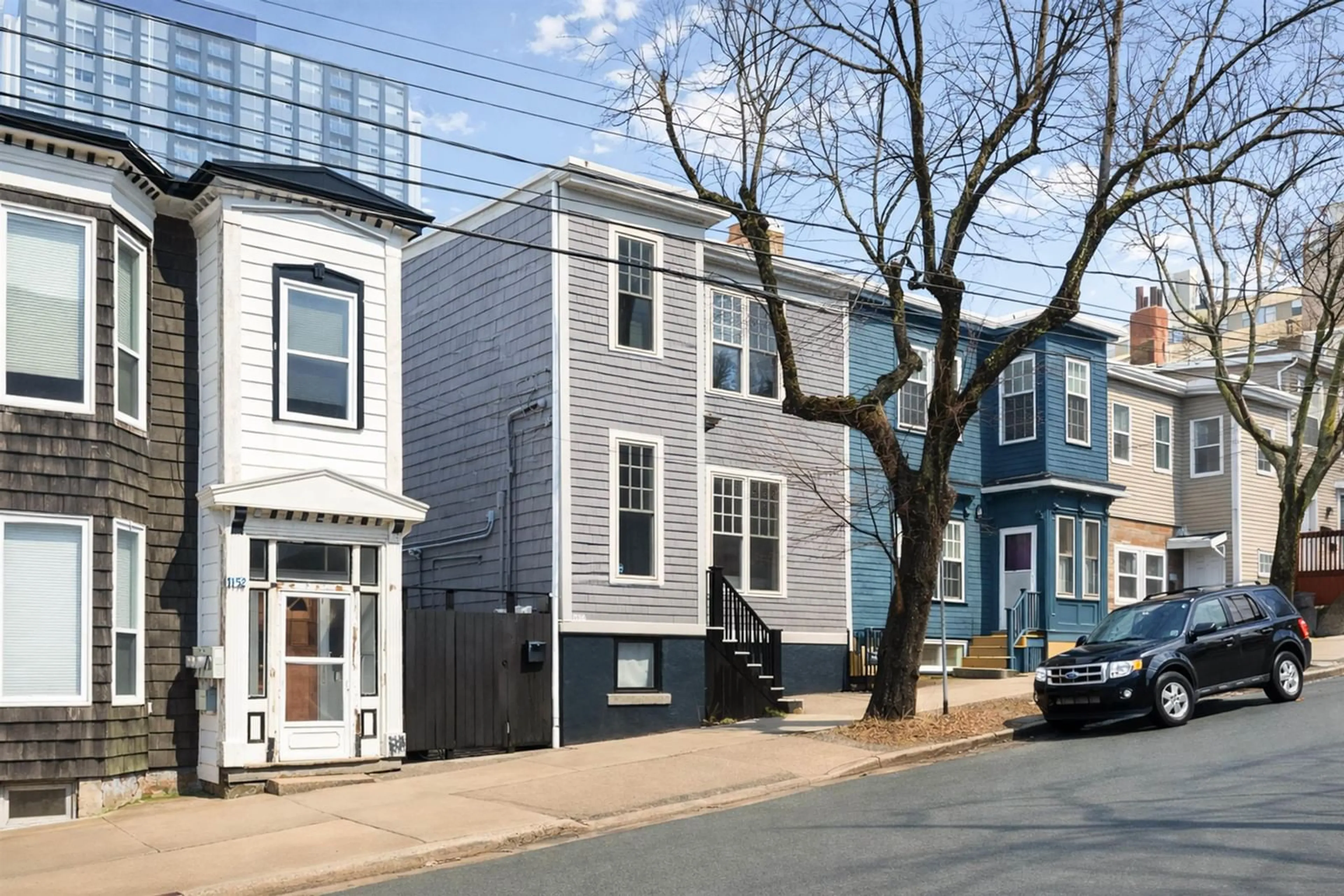 Home with vinyl exterior material, street for 1154 - 1156 Queen St, Halifax Nova Scotia B3H 2S3