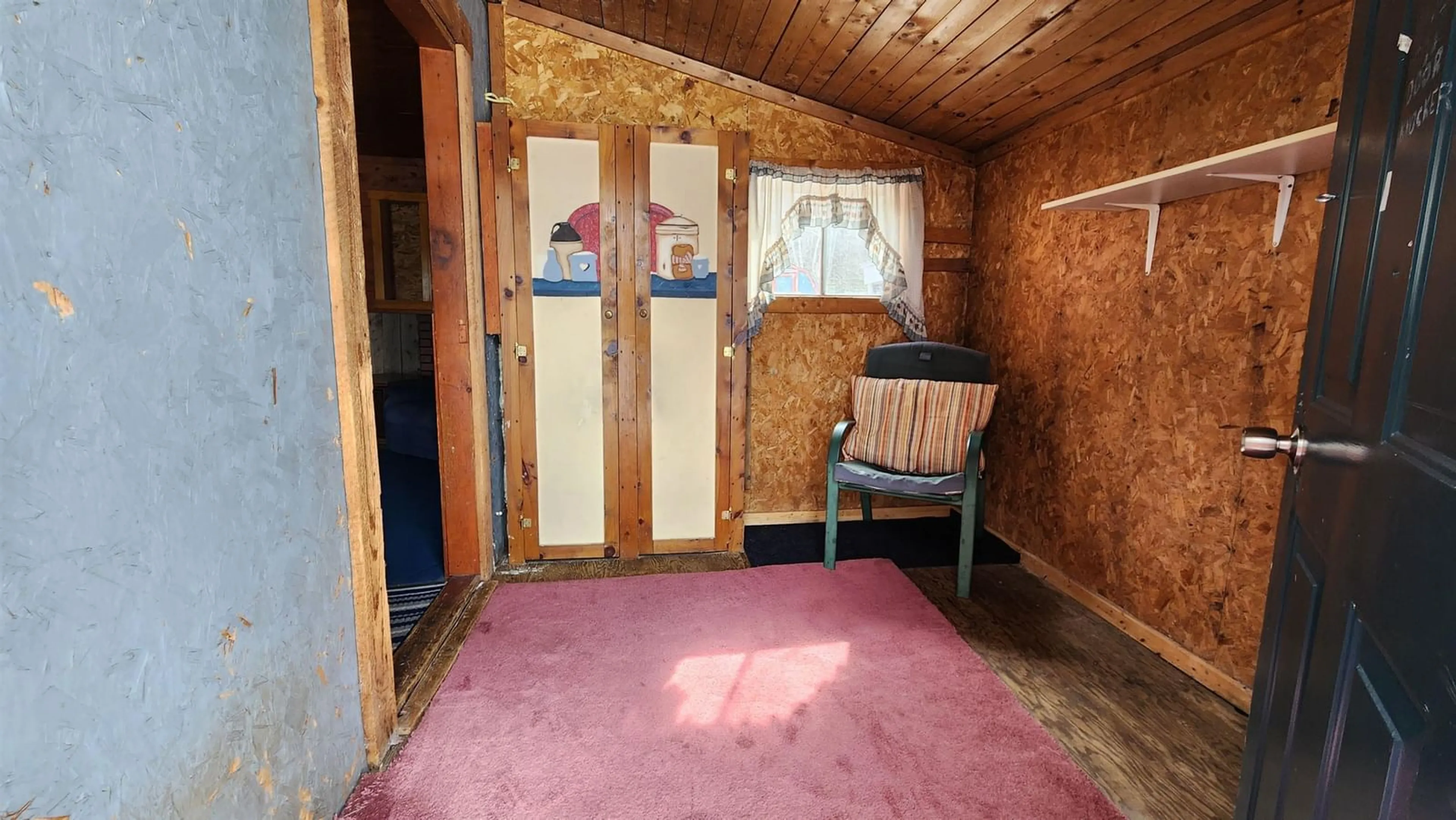 Indoor foyer for 2490 Davidson St, Forest Hill Nova Scotia B4P 2R1