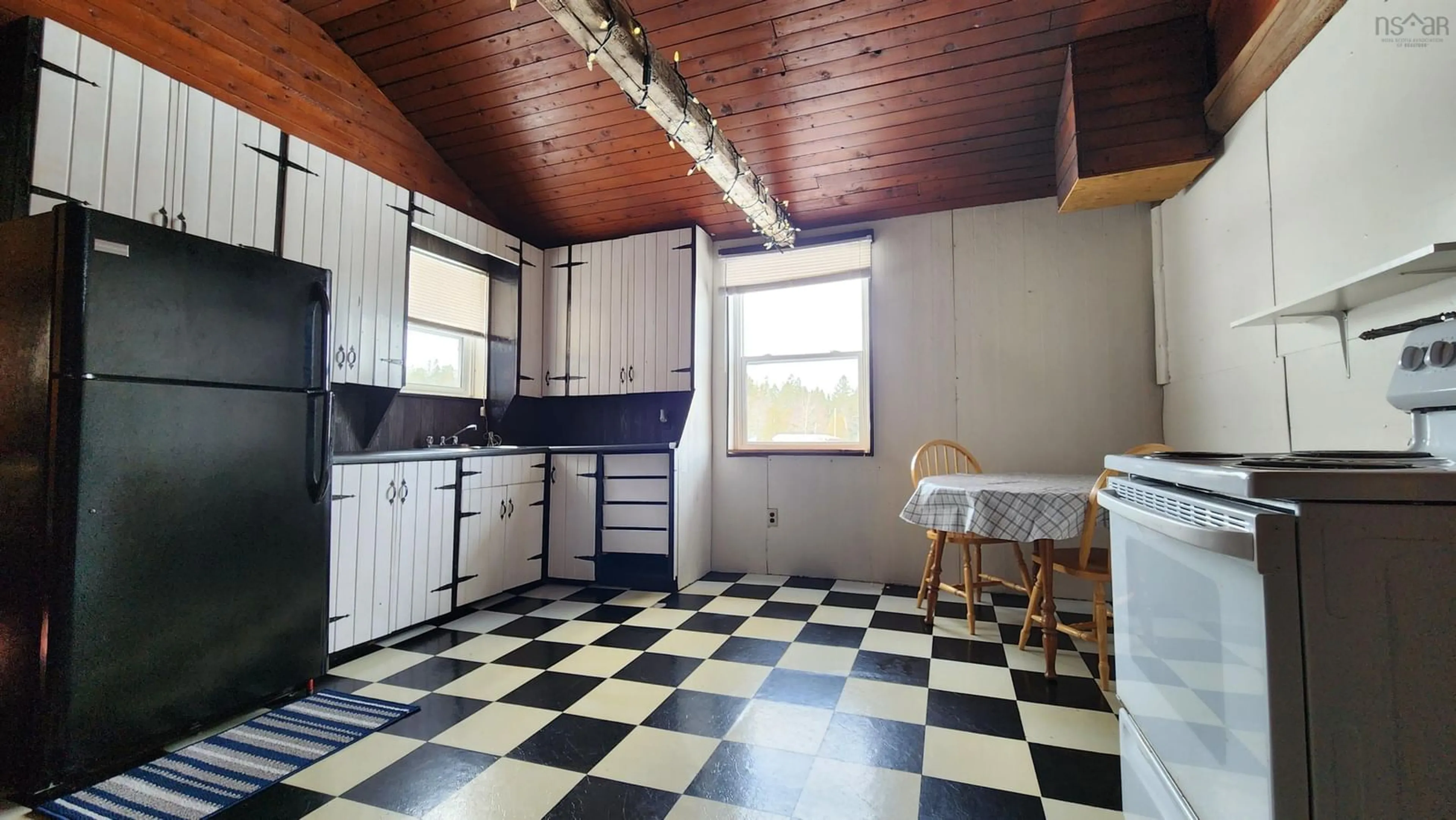 Standard kitchen, ceramic/tile floor for 2490 Davidson St, Forest Hill Nova Scotia B4P 2R1