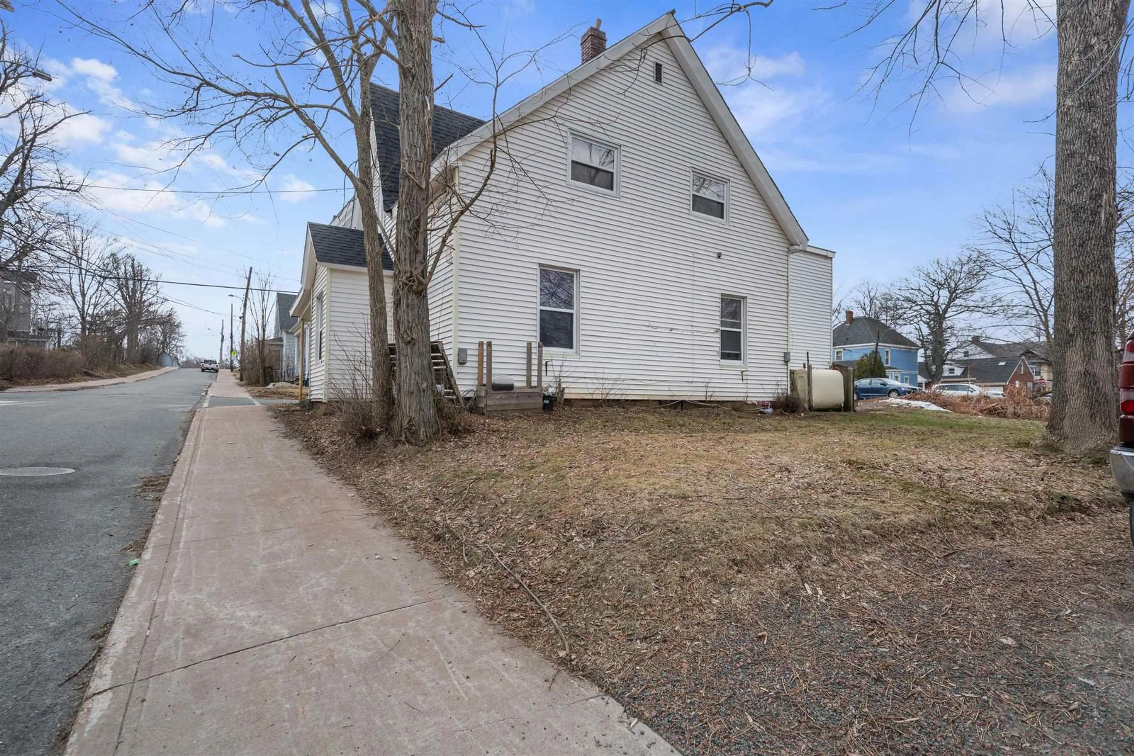 A pic from outside/outdoor area/front of a property/back of a property/a pic from drone, street for 277 Maclean St, New Glasgow Nova Scotia B2H 3A7