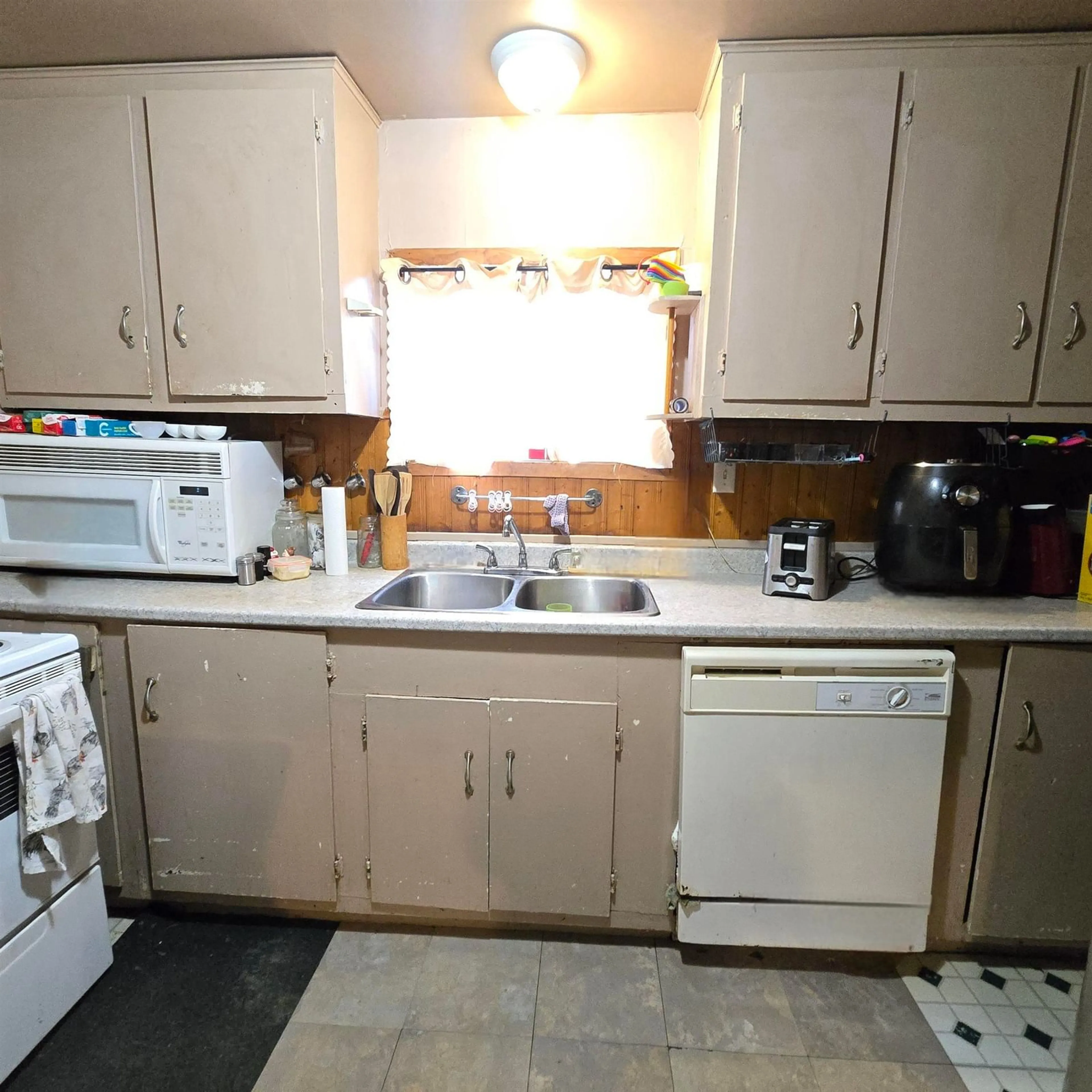 Standard kitchen, unknown for 16/18 Foundry Street St, Glace Bay Nova Scotia B1A 2X3