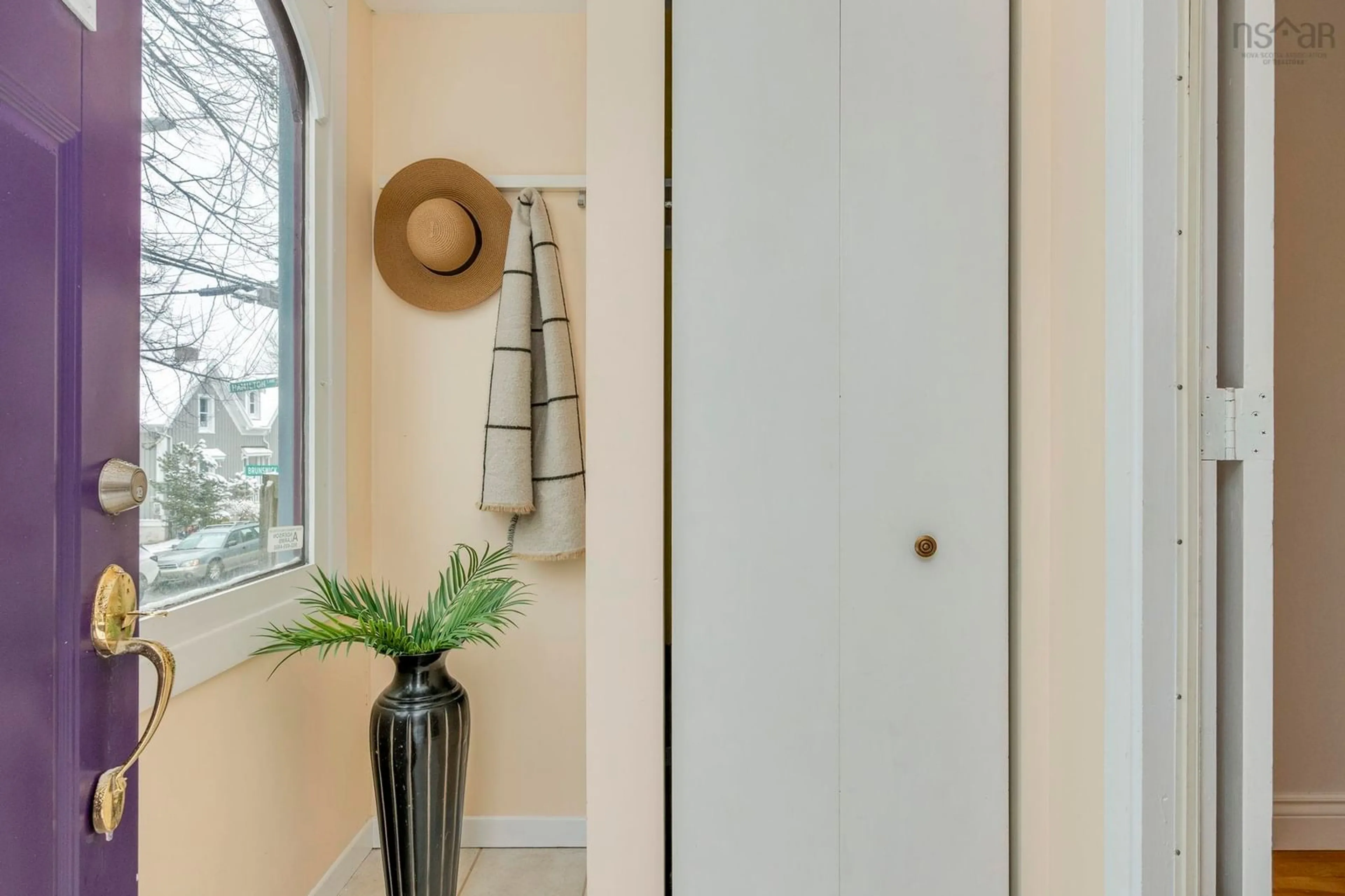 Indoor entryway for 2572 Brunswick St, Halifax Nova Scotia B3K 2Z6