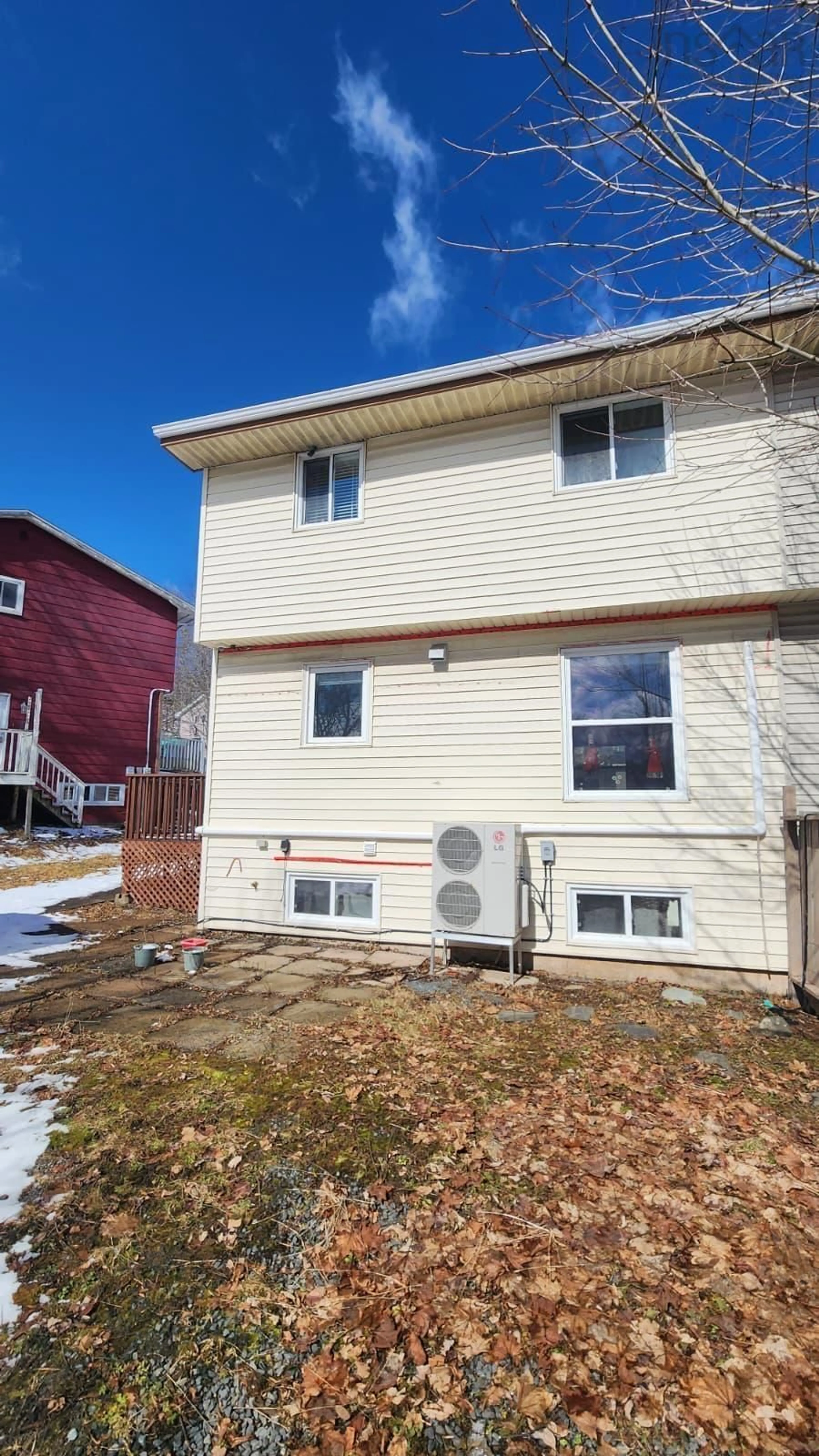 Home with vinyl exterior material, street for 40 Gordon Crt, Lower Sackville Nova Scotia B4E 2E6