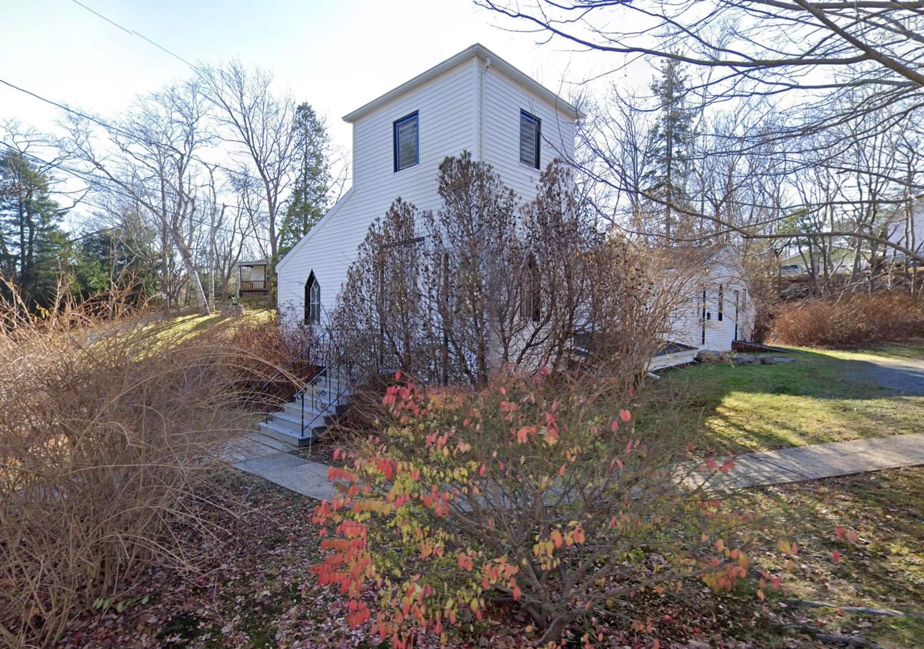 A pic from outside/outdoor area/front of a property/back of a property/a pic from drone, unknown for 5 Kirk Rd, Halifax Nova Scotia B3P 1A5