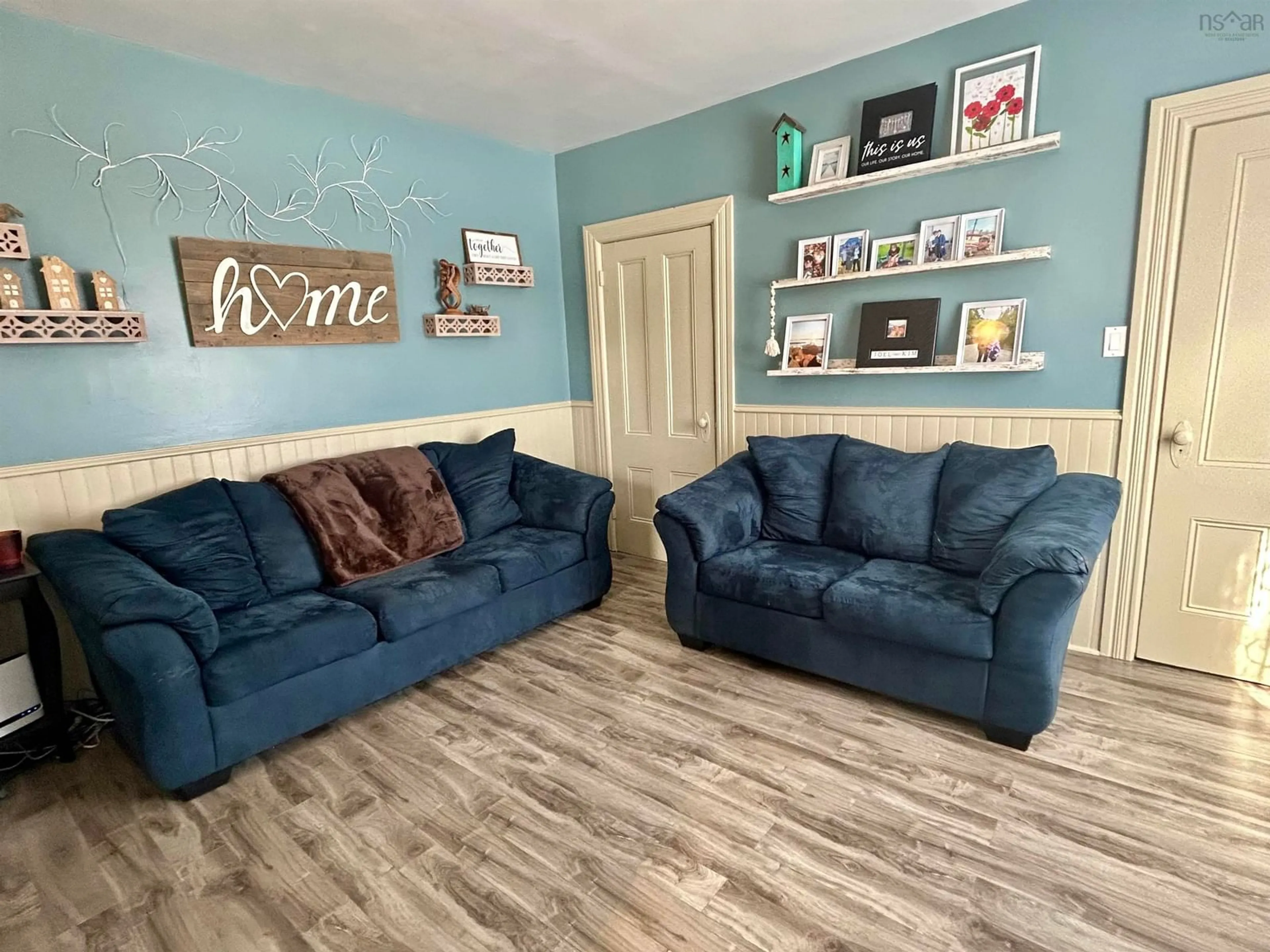 Living room with furniture, wood/laminate floor for 55 View St, New Glasgow Nova Scotia B2H 2G3