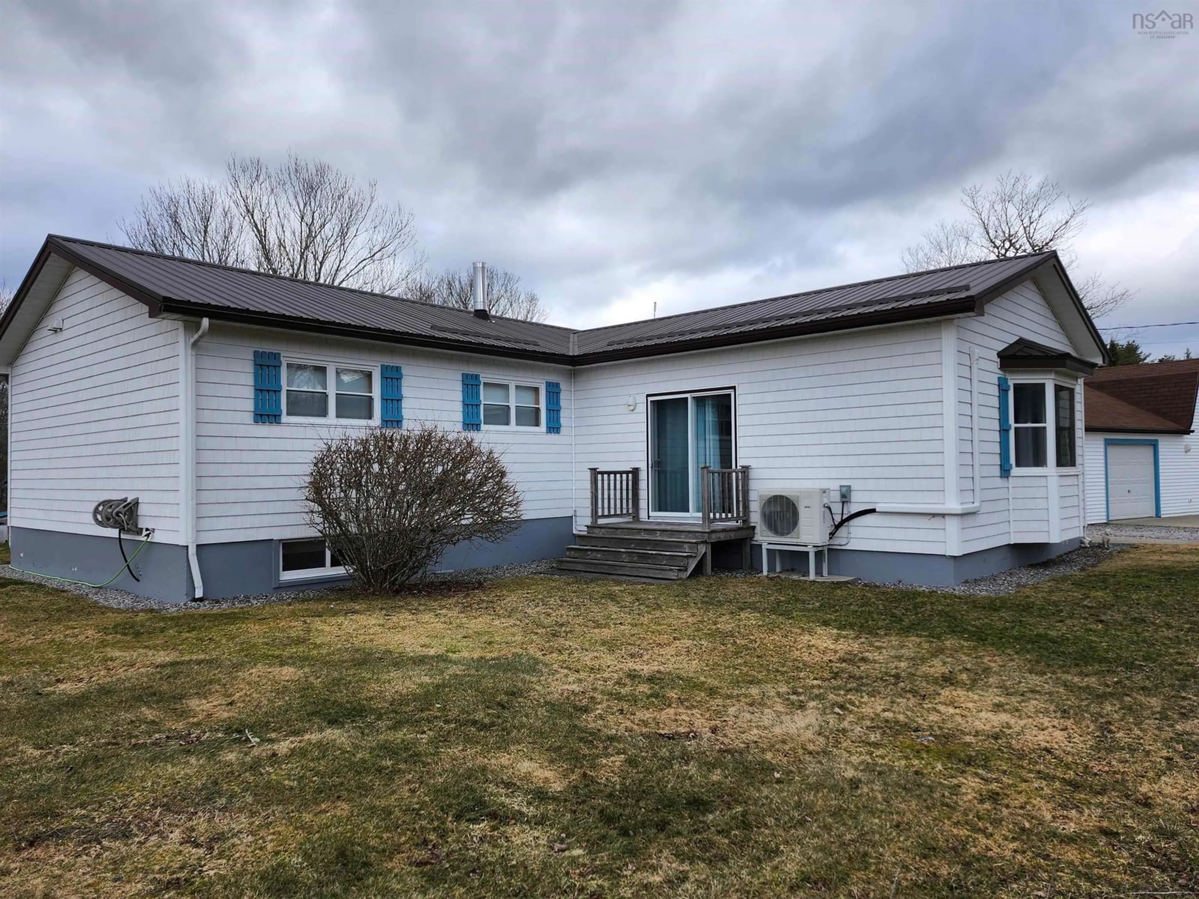 Home with vinyl exterior material, unknown for 880 Hwy 3, Birchtown Nova Scotia B0T 1W0