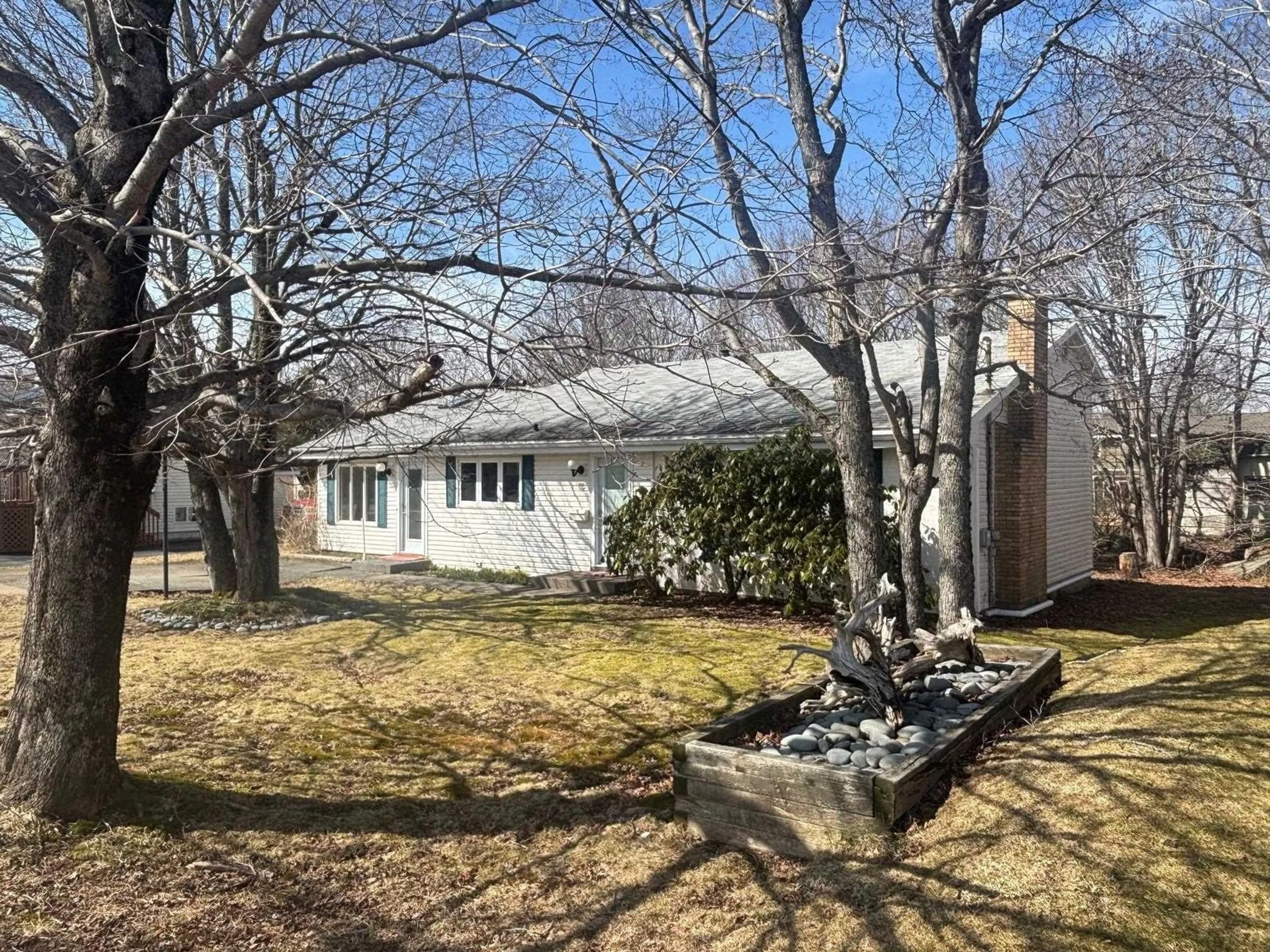 A pic from outside/outdoor area/front of a property/back of a property/a pic from drone, street for 19 Dumbarton Ave, Dartmouth Nova Scotia B2X 1Z7