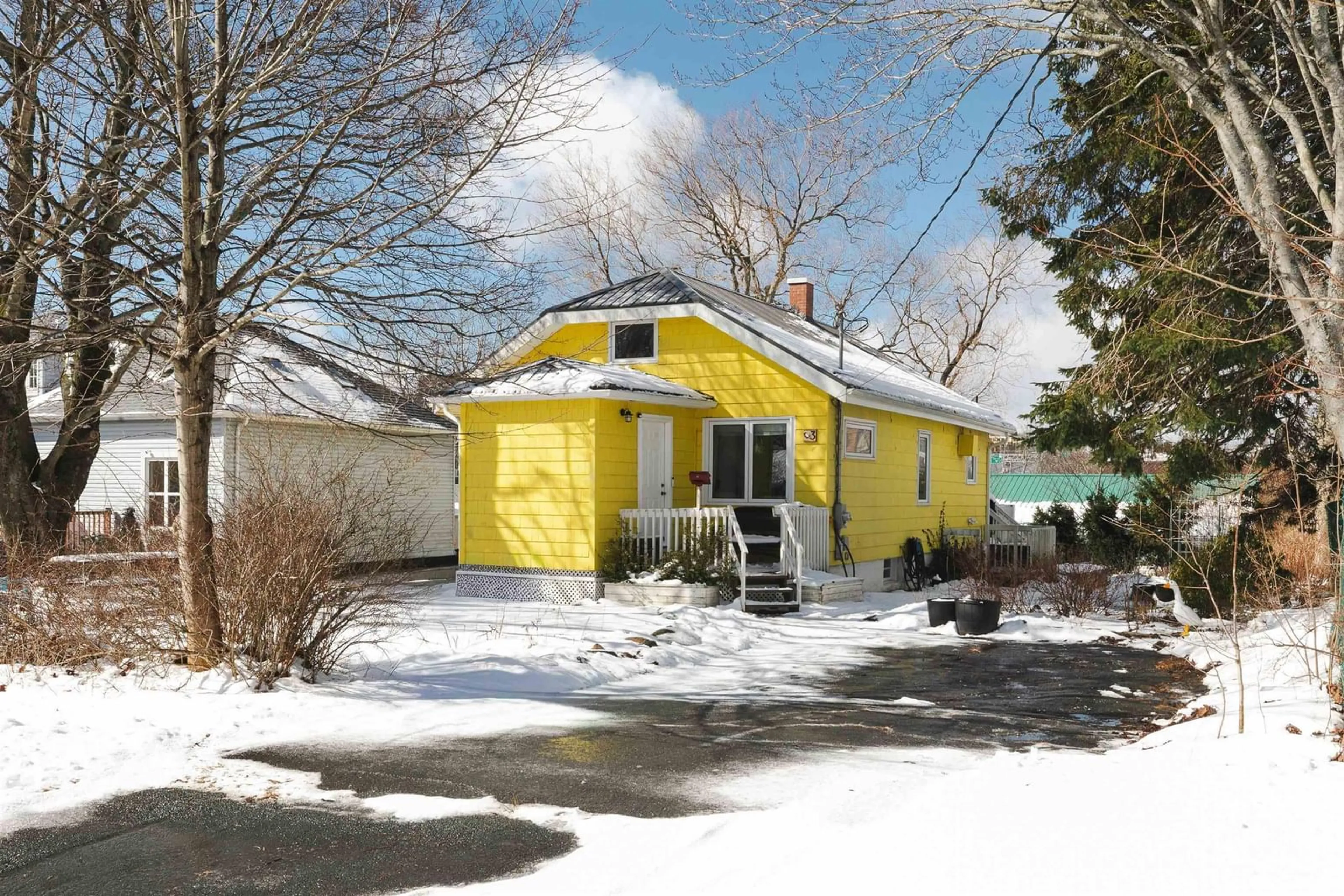 Shed for 3 Power St, Dartmouth Nova Scotia B2W 1M3