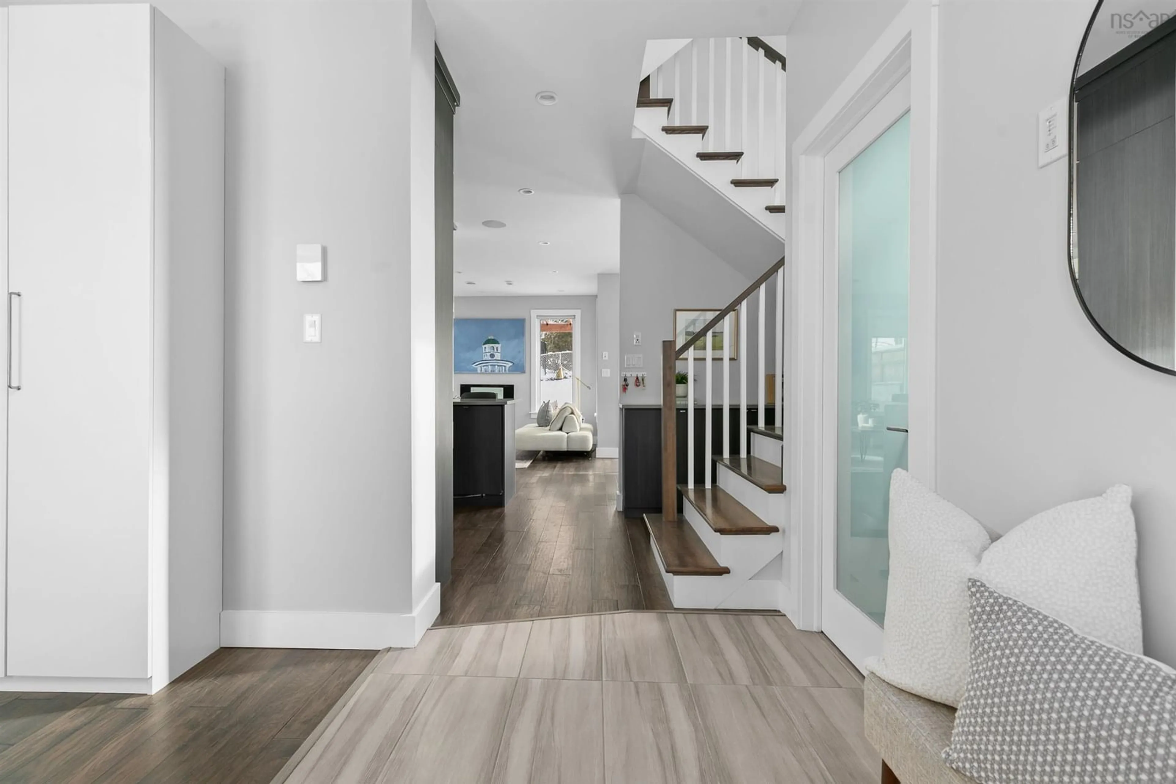 Indoor entryway for 3669 Basinview Dr, Halifax Nova Scotia B3K 4Z7
