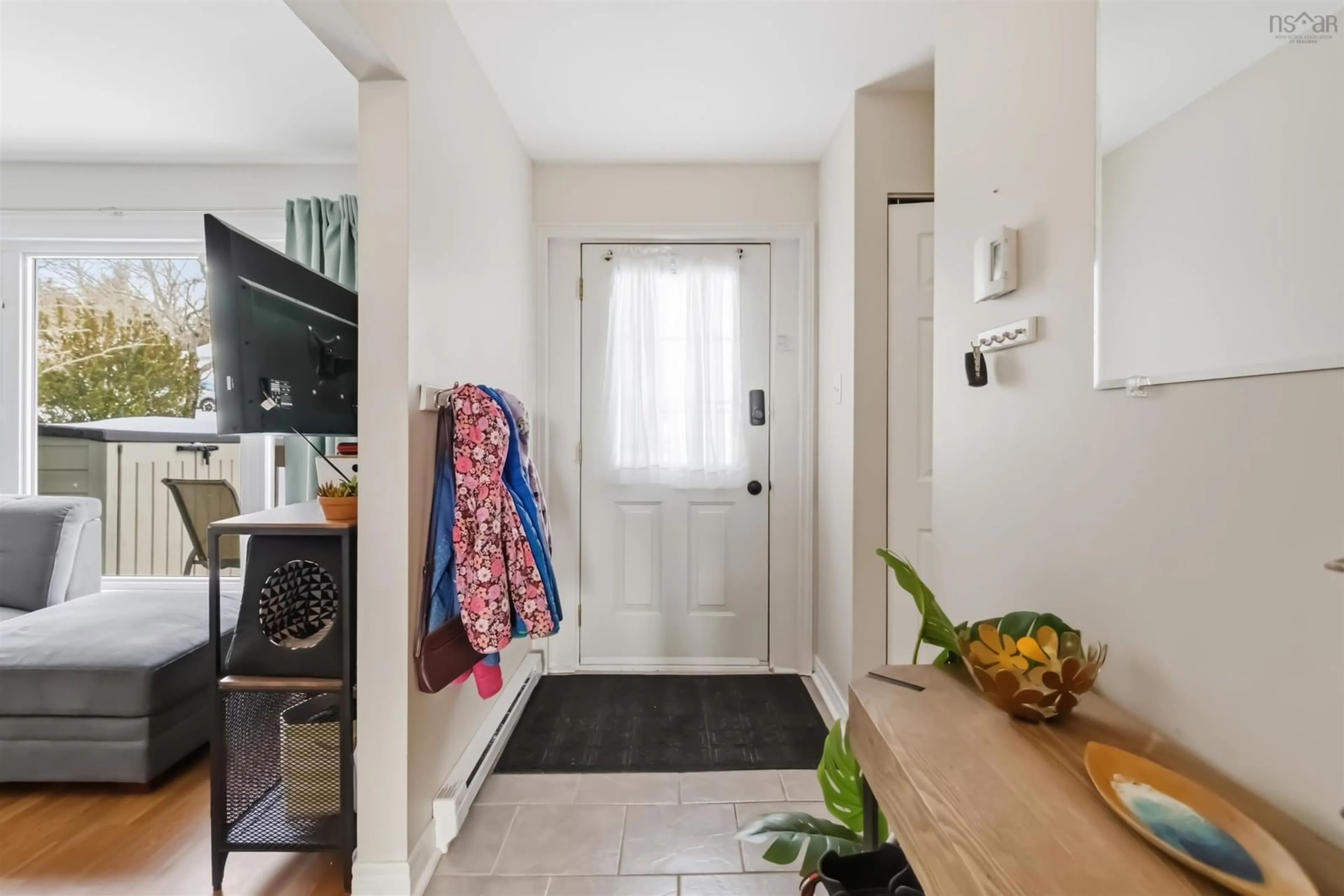 Indoor entryway for 125 Gloria Crt, Lower Sackville Nova Scotia B4E 1Y1