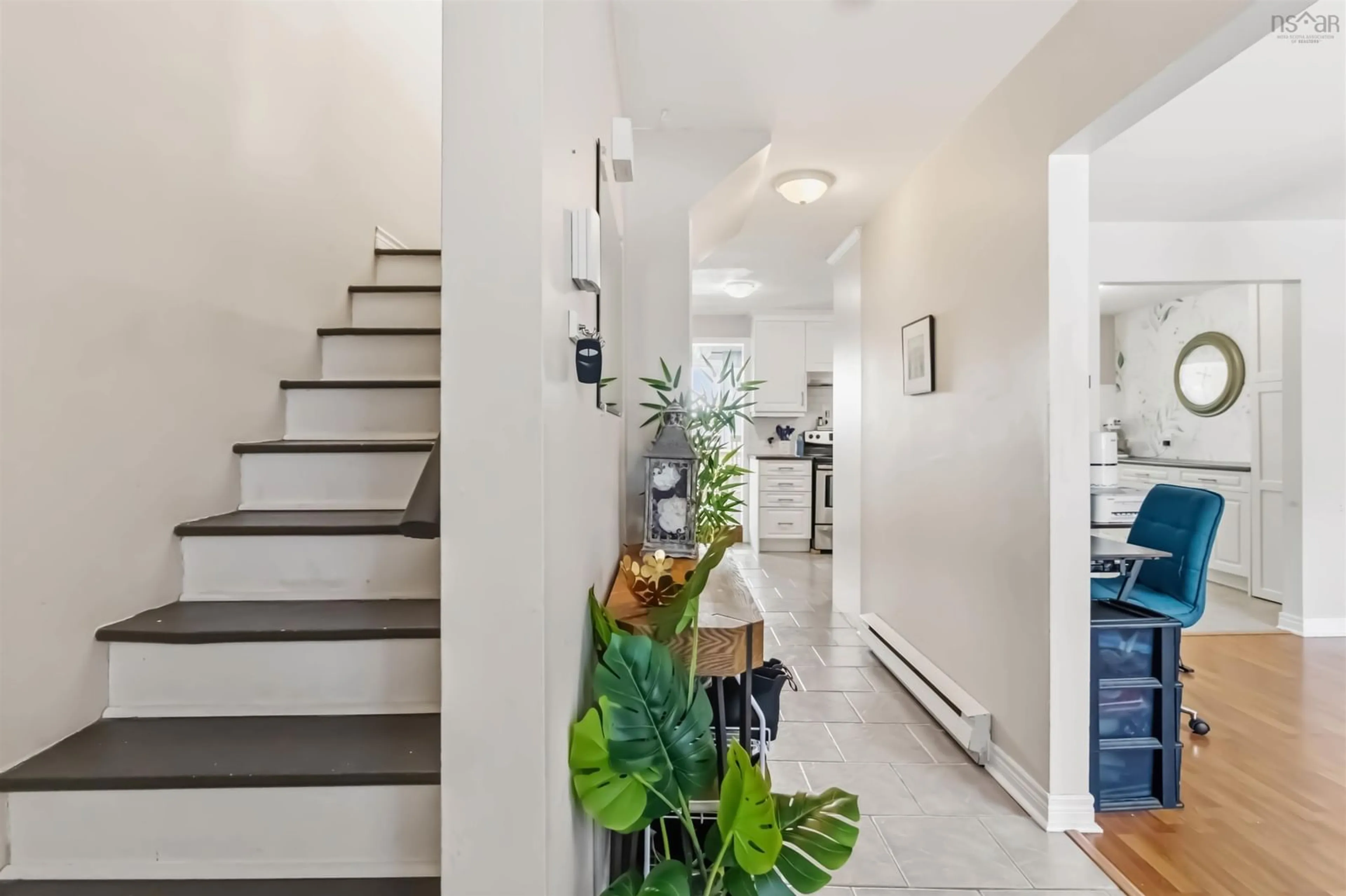 Indoor entryway for 125 Gloria Crt, Lower Sackville Nova Scotia B4E 1Y1