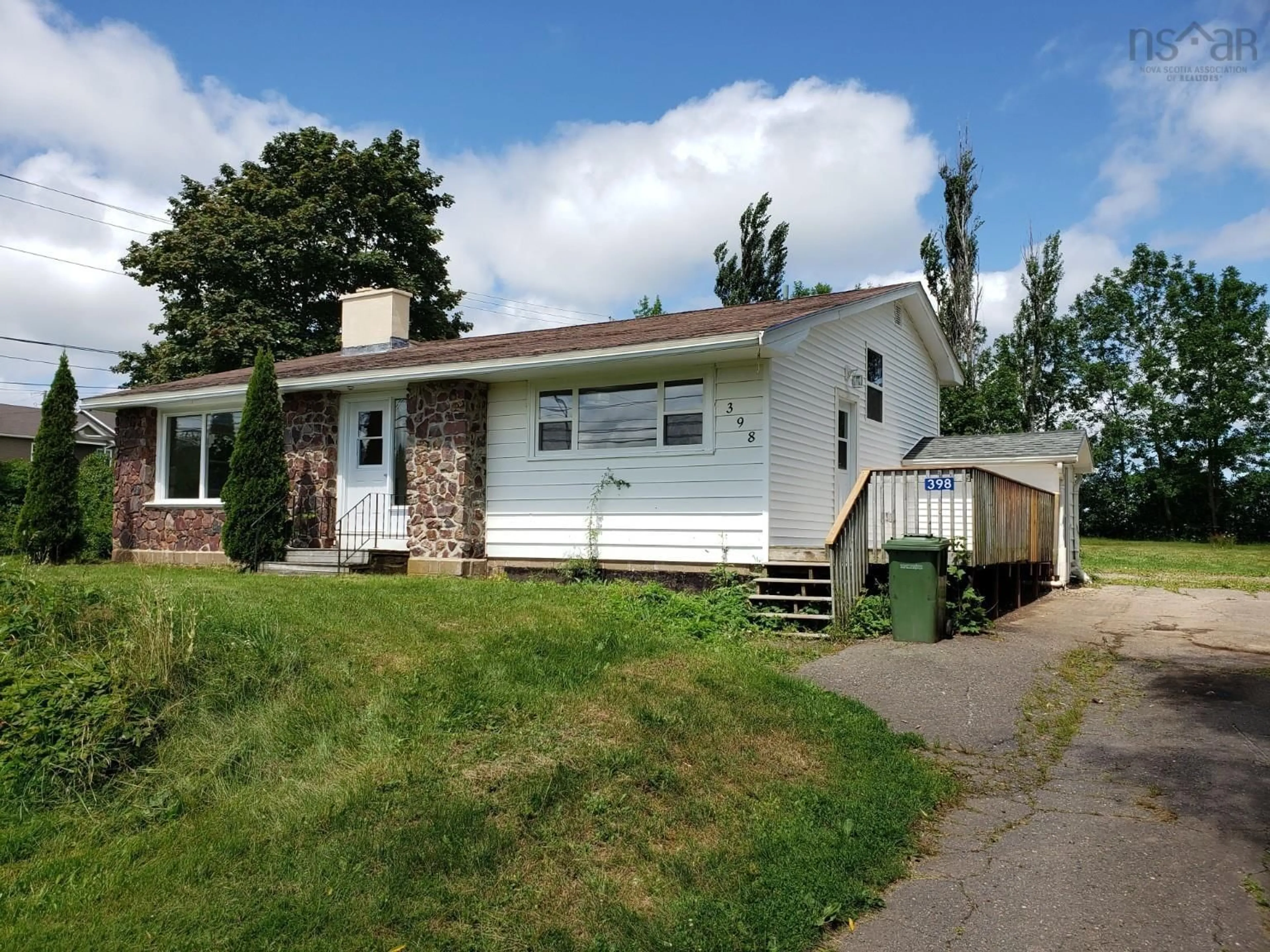Home with vinyl exterior material, street for 398 Belcher St, North Kentville Nova Scotia B0P 1T0