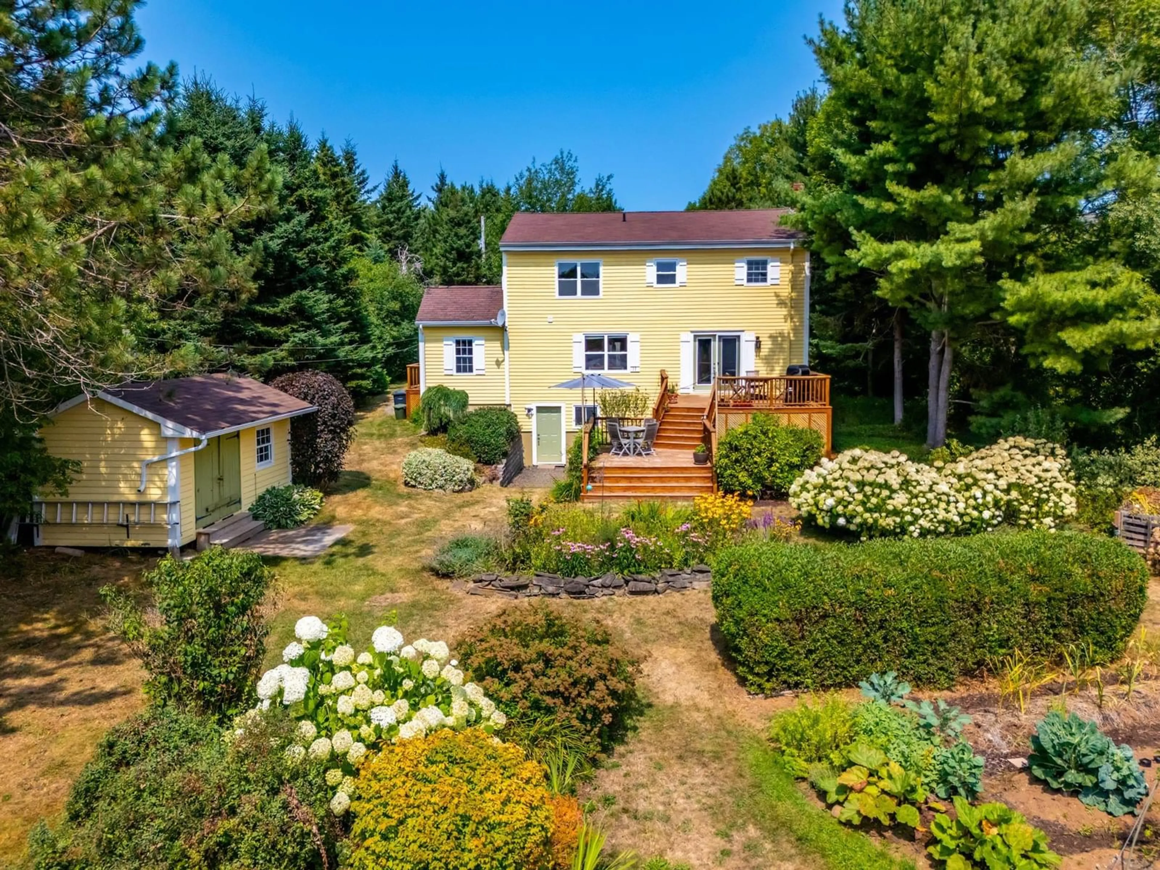 A pic from outside/outdoor area/front of a property/back of a property/a pic from drone, street for 40 North St, Granville Ferry Nova Scotia B0S 1A0