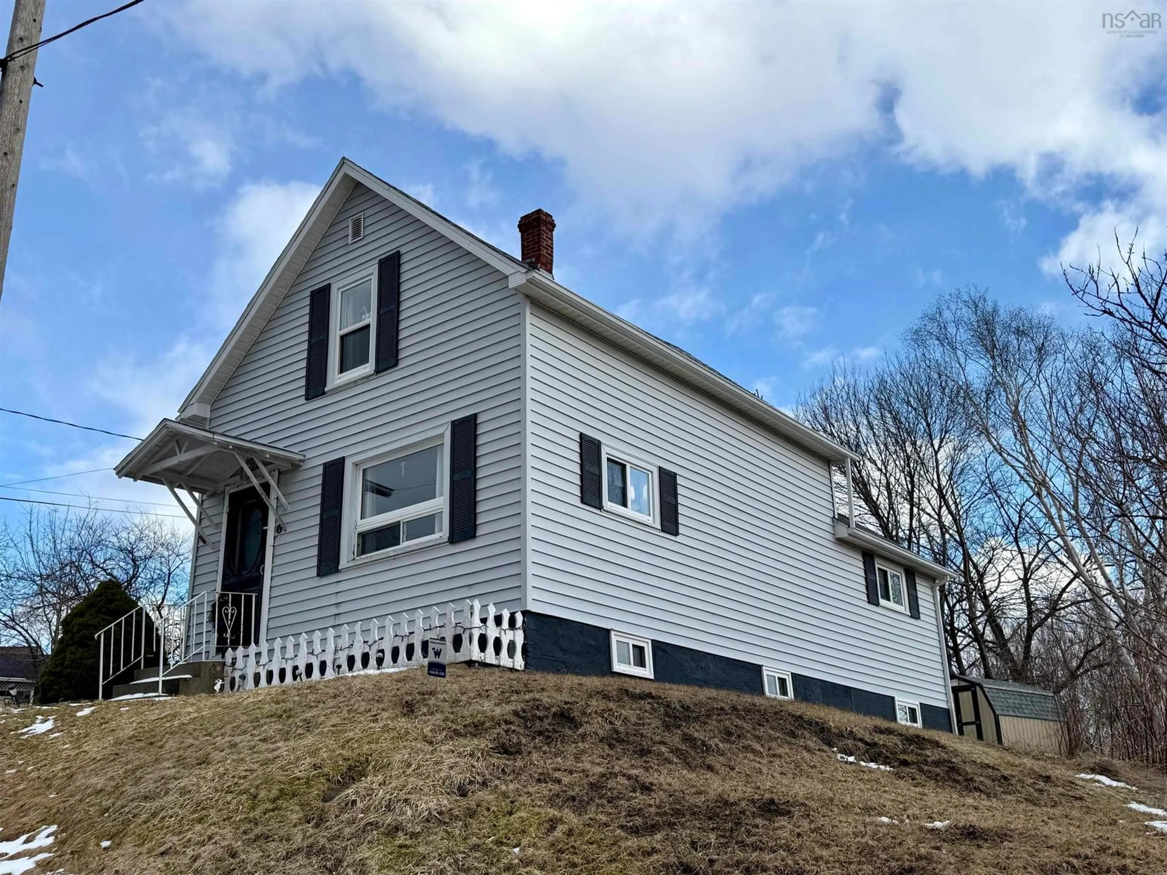 Home with vinyl exterior material, building for 6 Chestnut St, Trenton Nova Scotia B0K 1X0